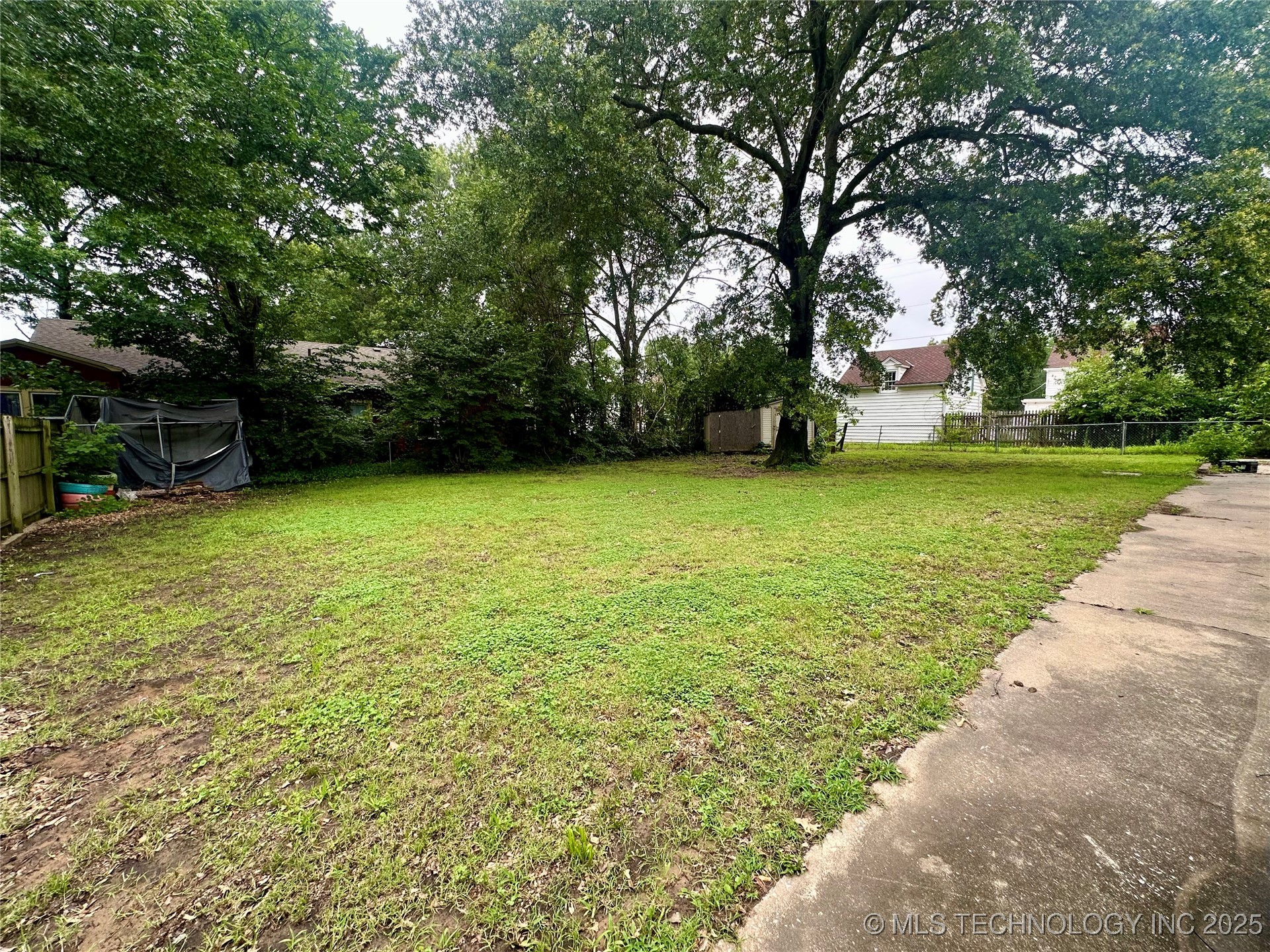 1327 E 10th Street Property Photo 32