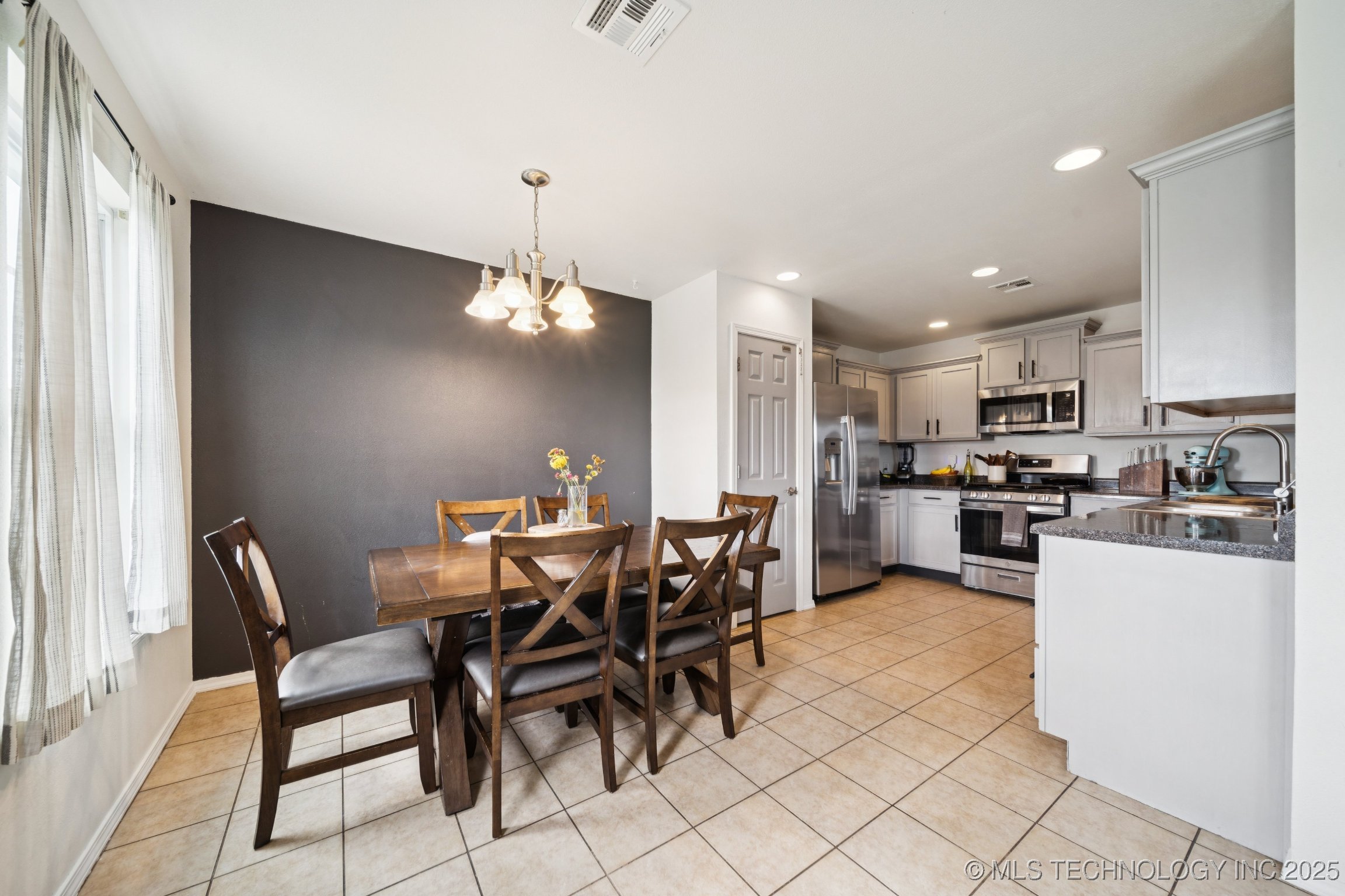 510 S Creek Street Property Photo 8