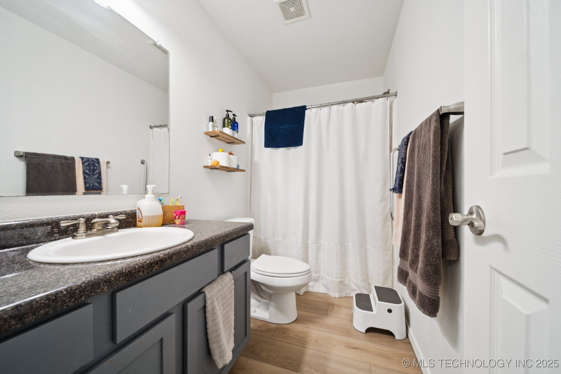 510 S Creek Street Property Photo 17