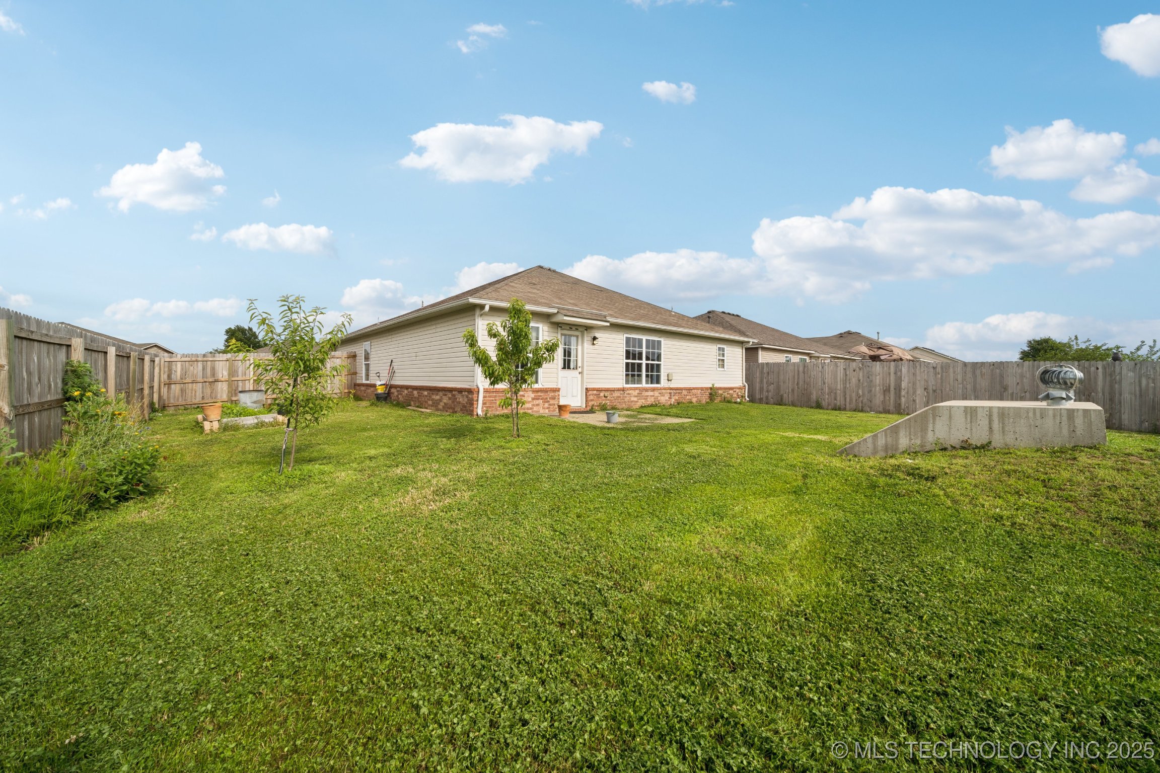 510 S Creek Street Property Photo 22