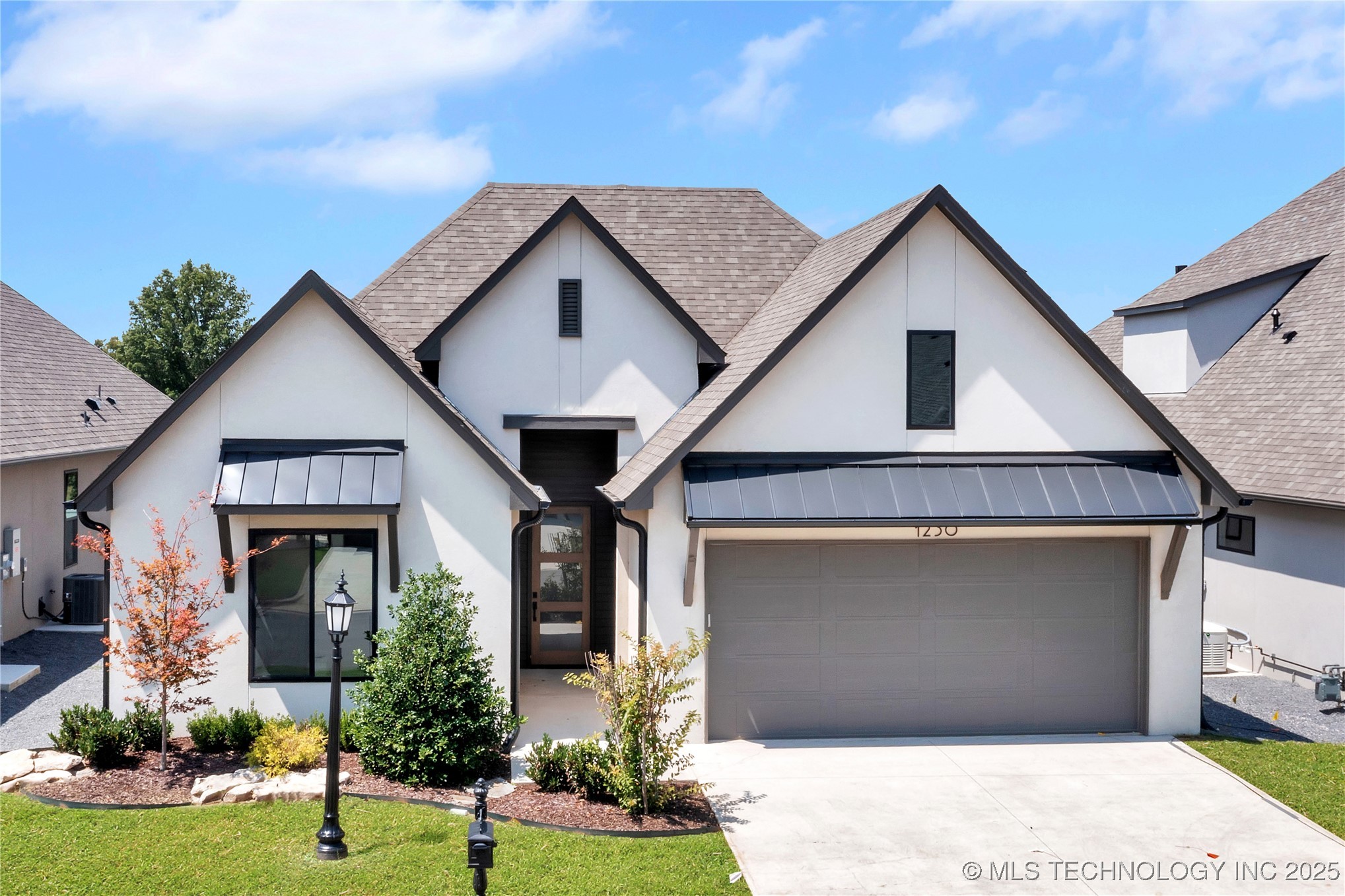 1230 N 71st Place Property Photo 1