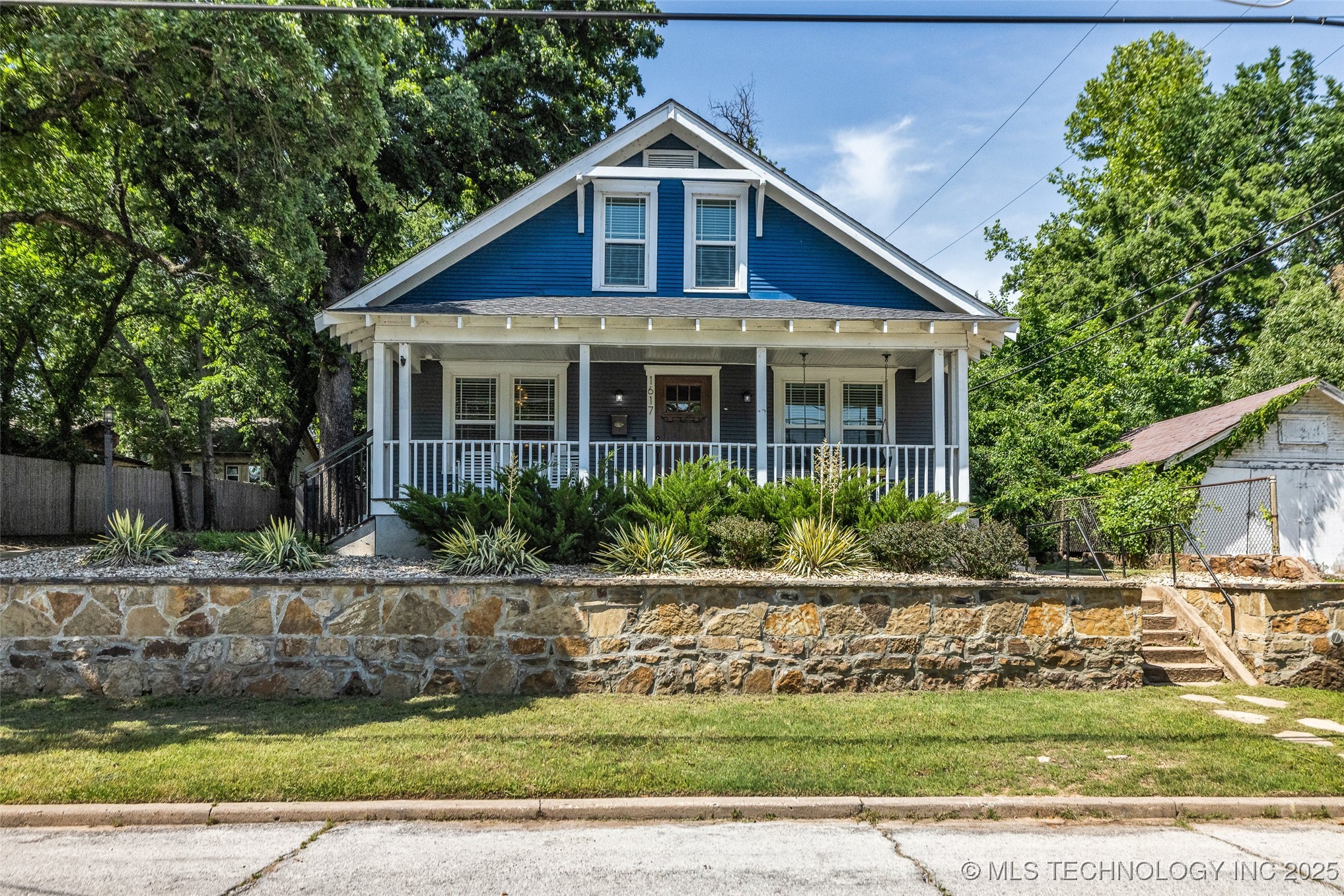 1617 W Admiral Boulevard Property Photo 1