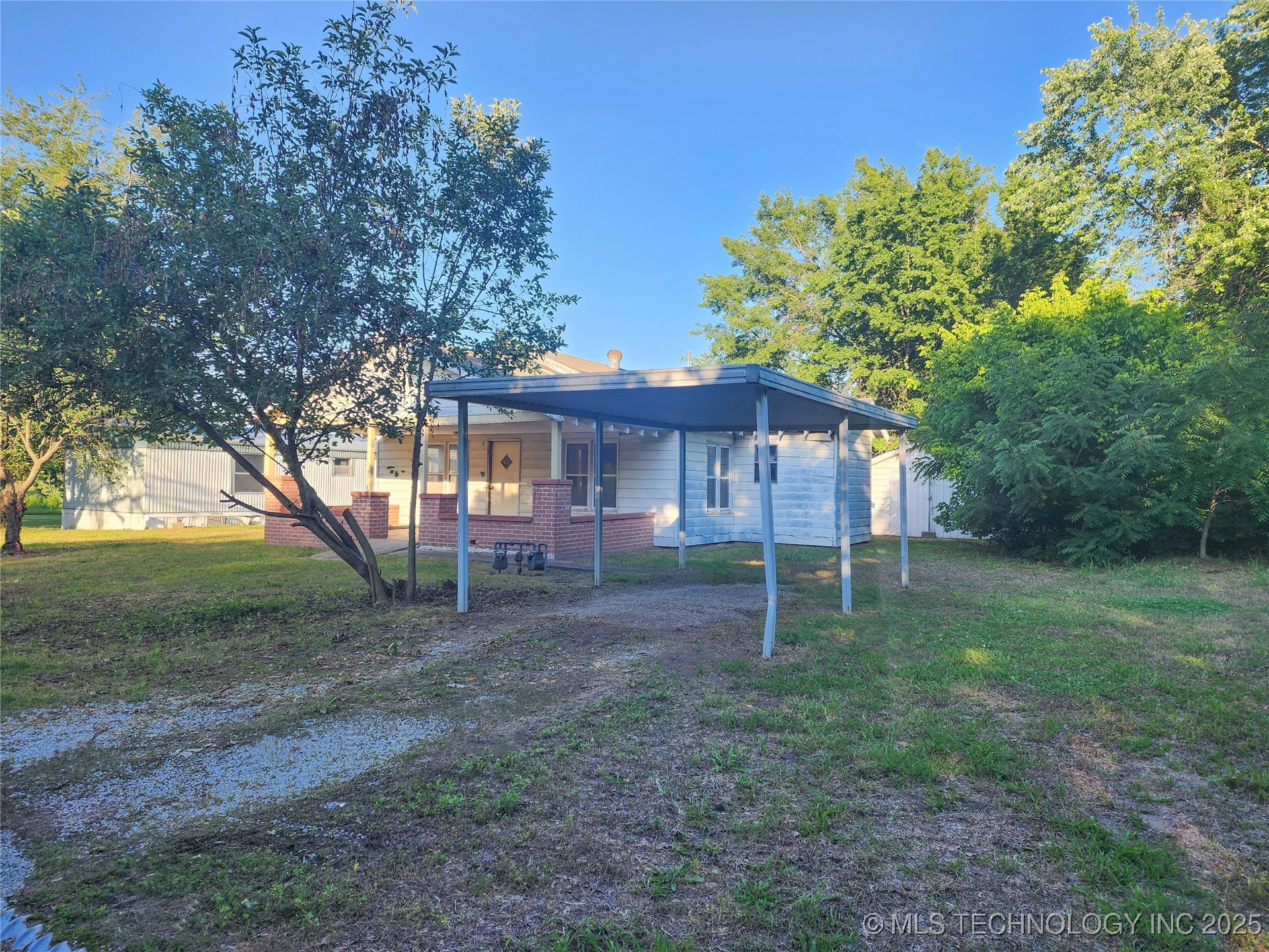 200 S Elm Street Property Photo 1