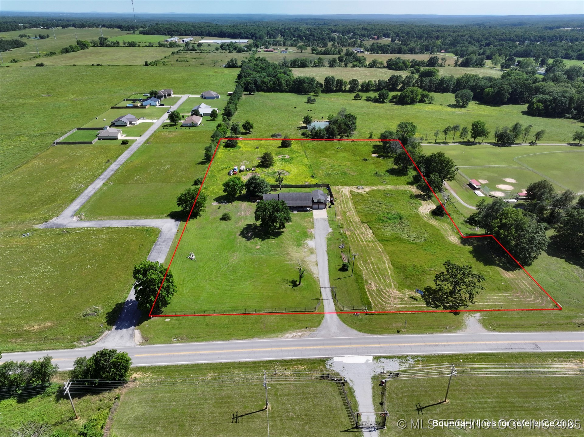 331 E Tulsa Avenue Property Photo 2