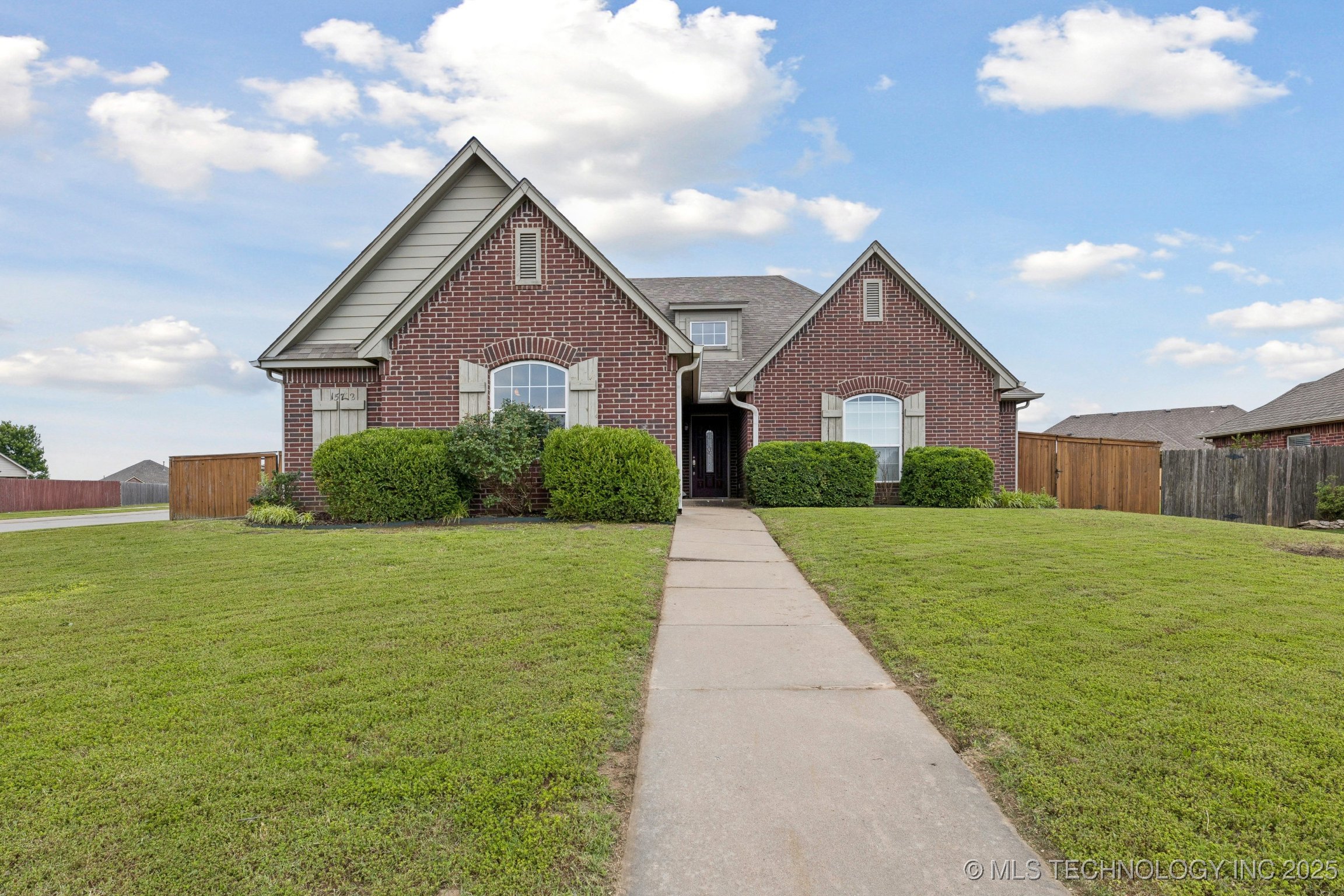 15702 S Birch Avenue Property Photo 1