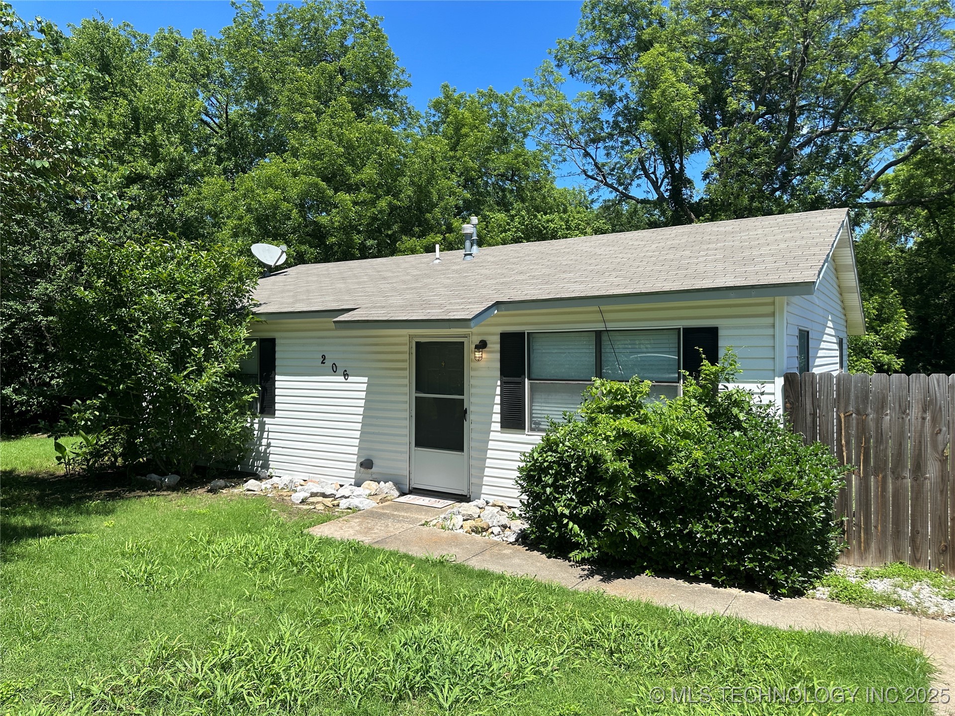 206 I Street Ne Property Photo 1