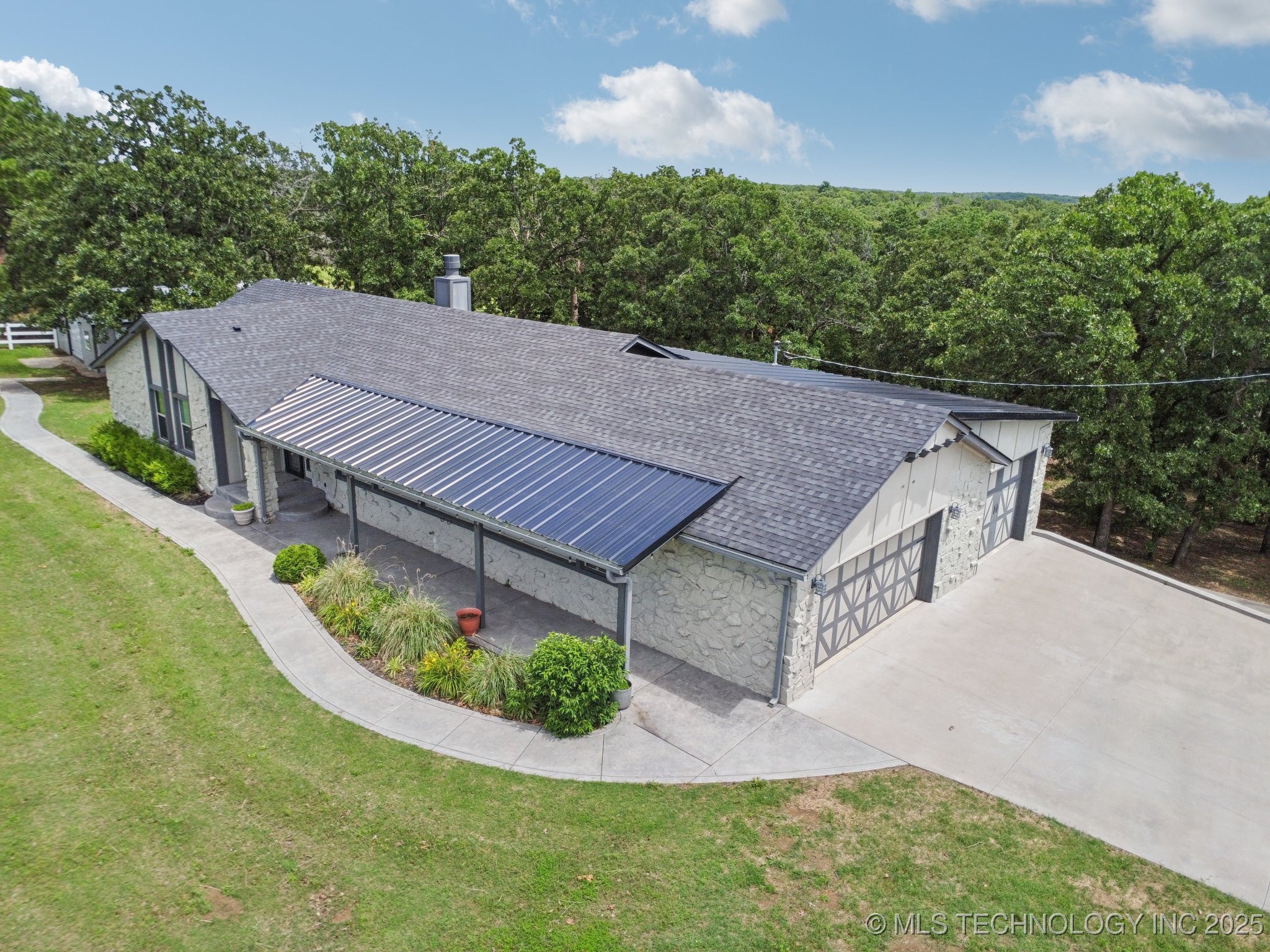 13329 Kevin Lane Property Photo 4