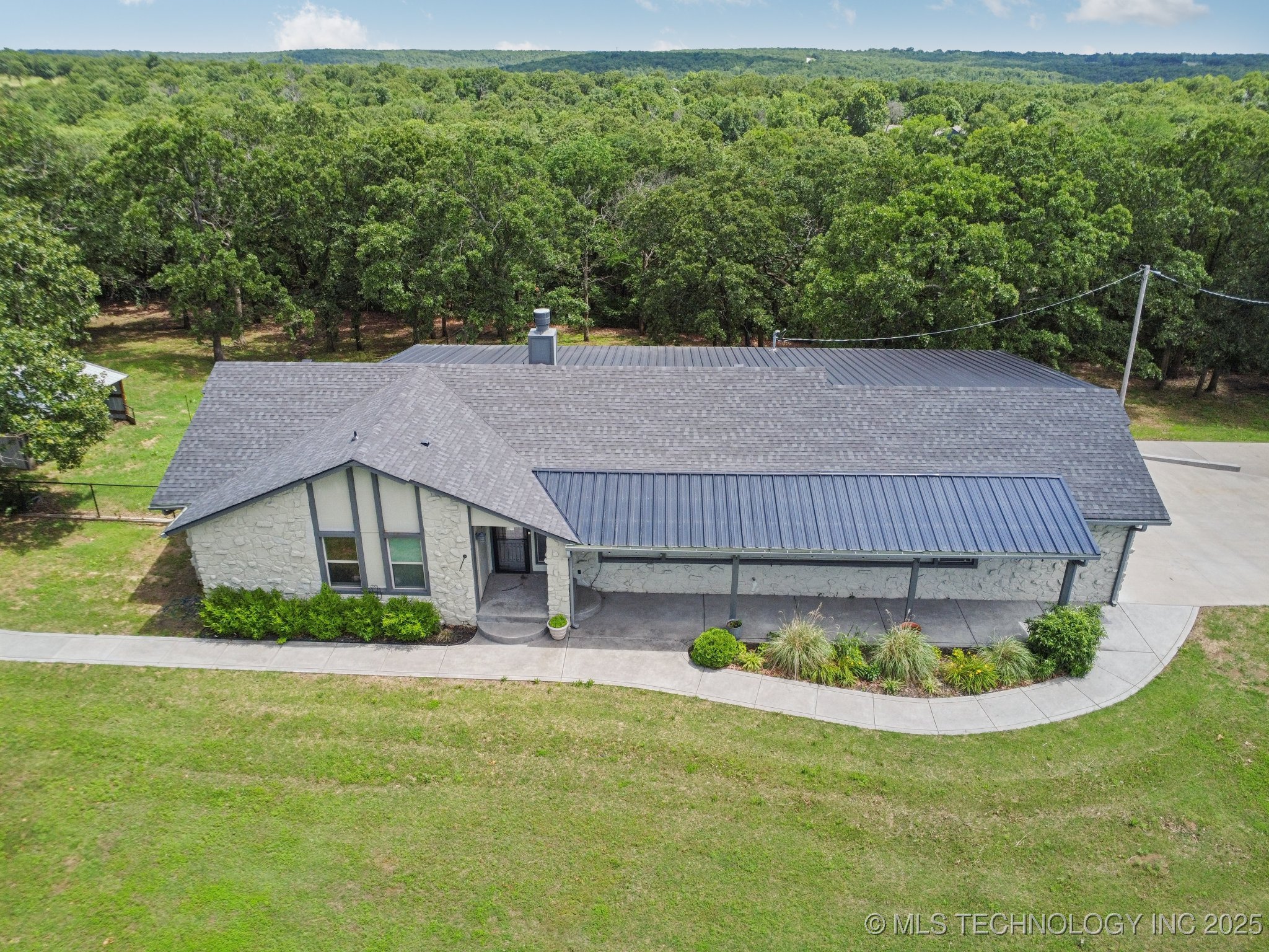 13329 Kevin Lane Property Photo 5
