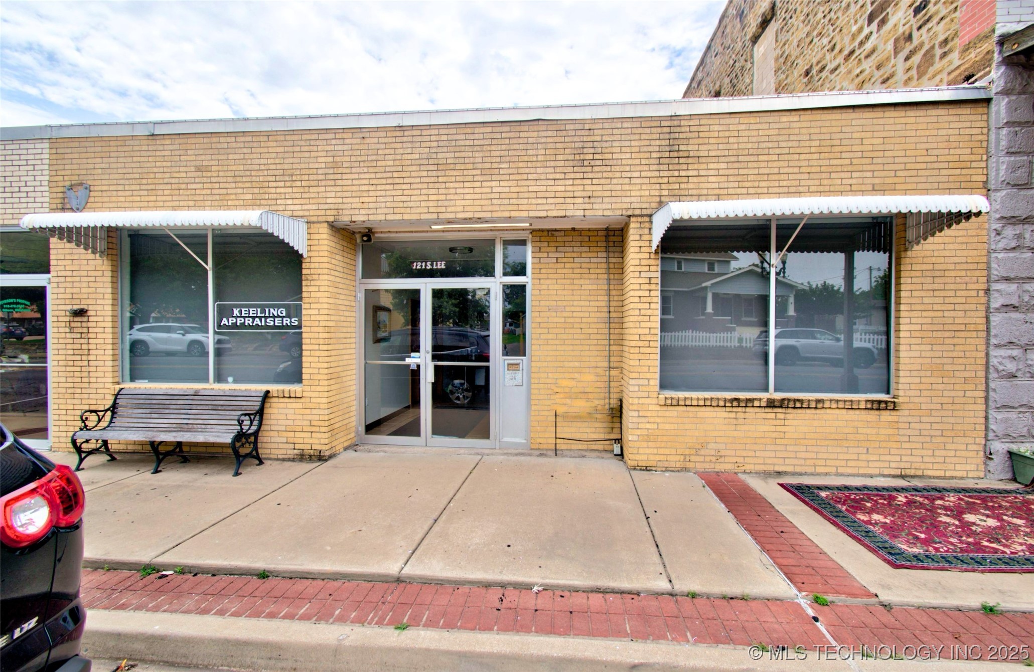 121 S Lee Street Property Photo 1