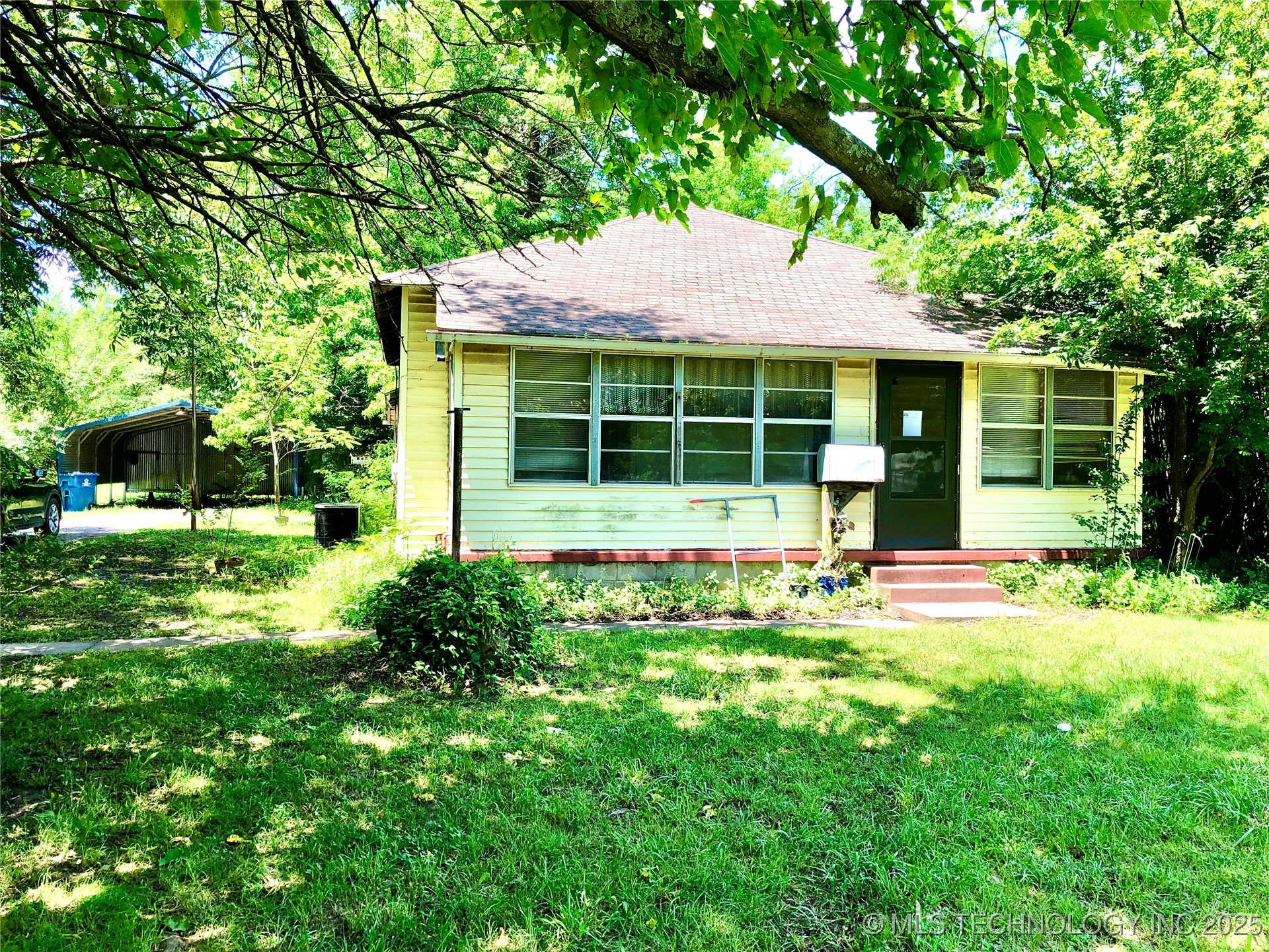1145 S Little Avenue Property Photo 1