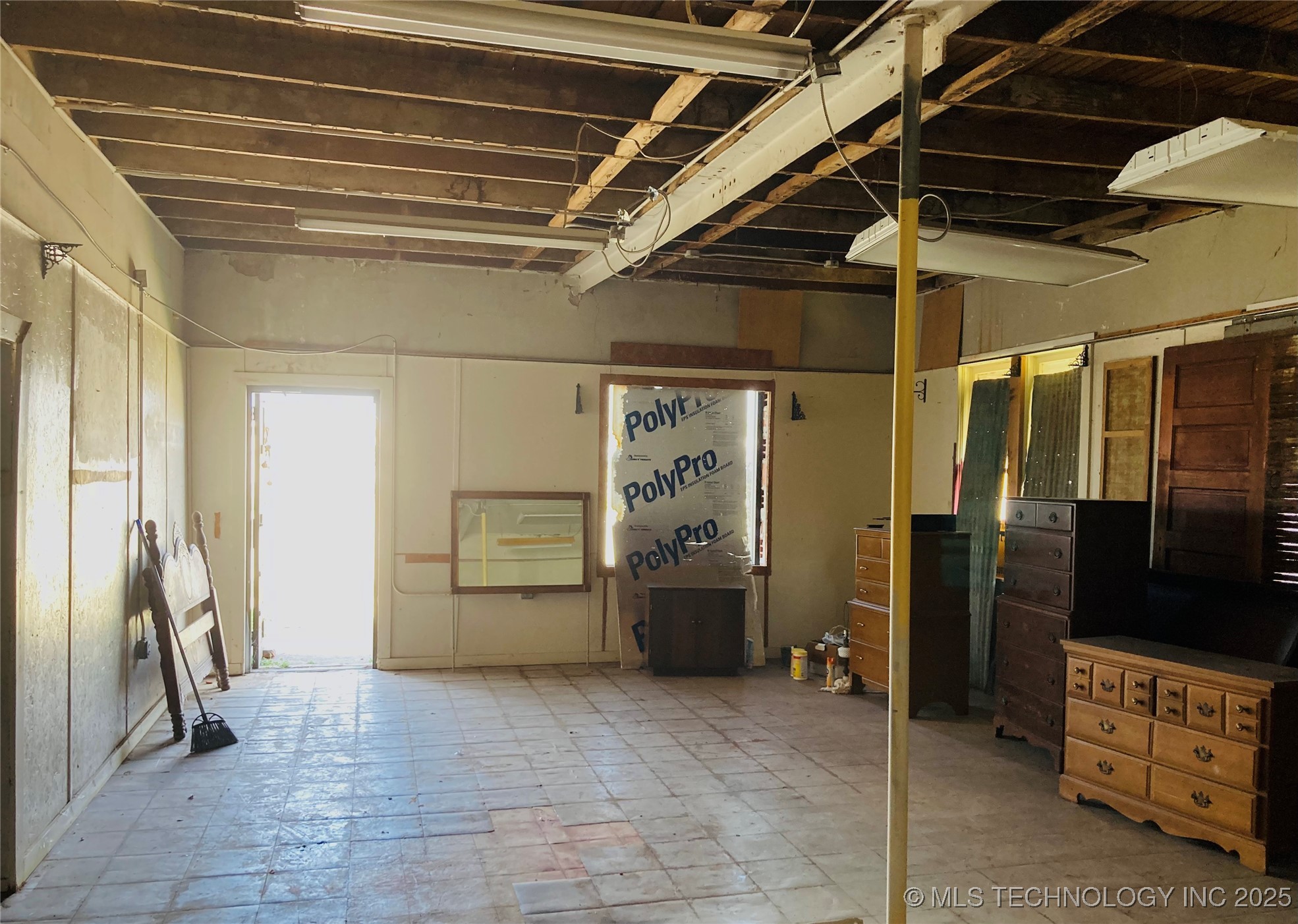 301 W Broadway Street Property Photo 4