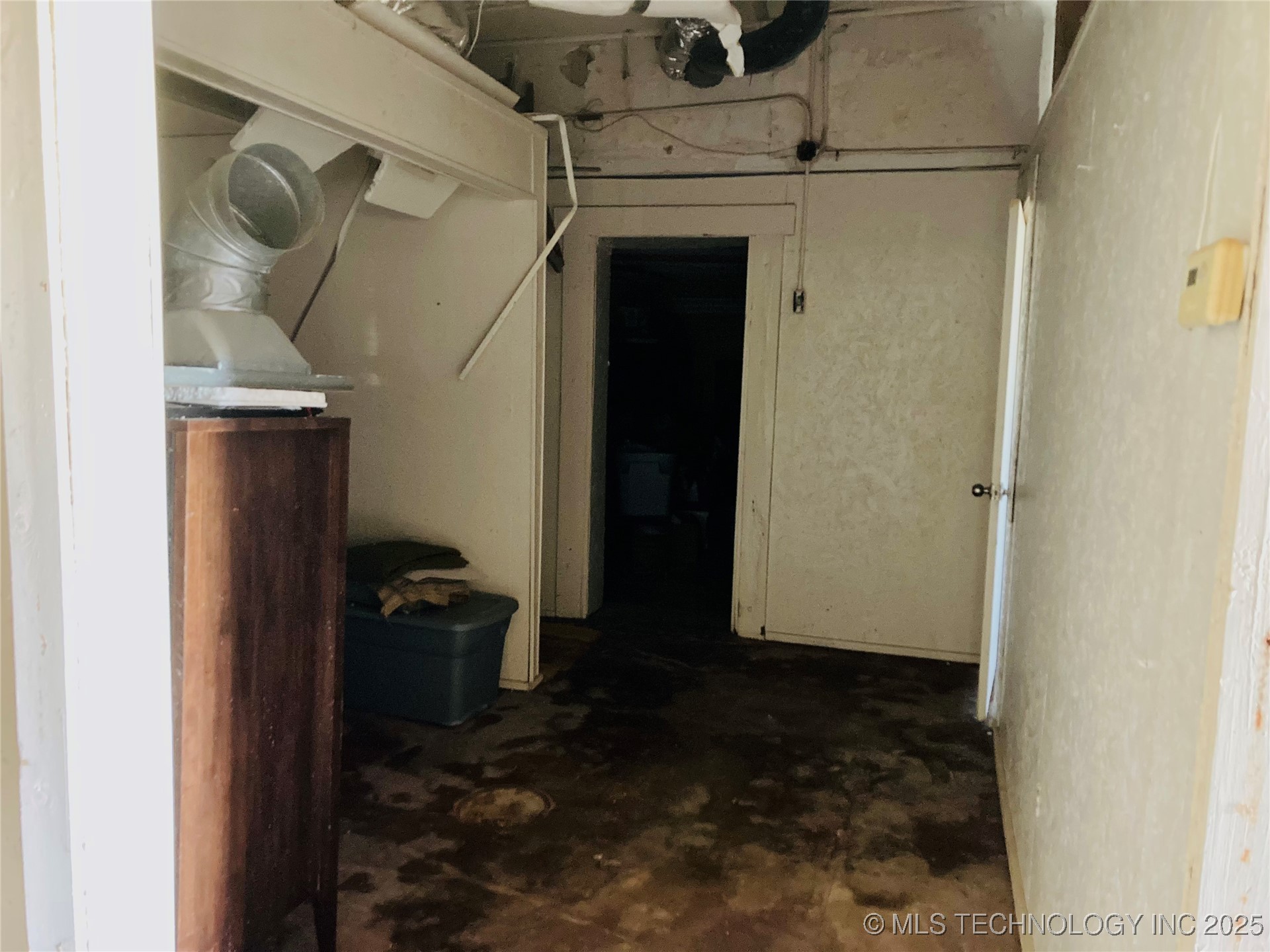 301 W Broadway Street Property Photo 6