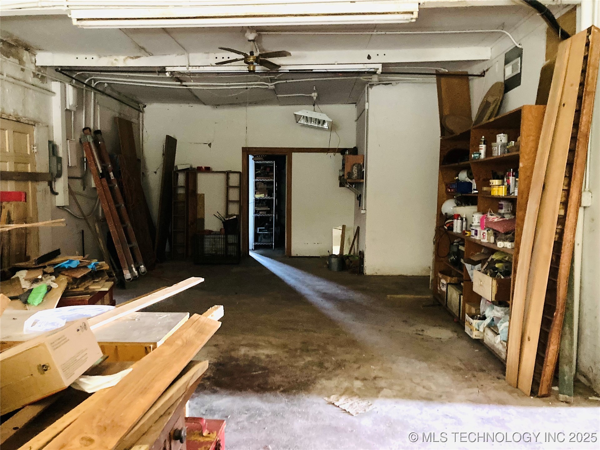 301 W Broadway Street Property Photo 8