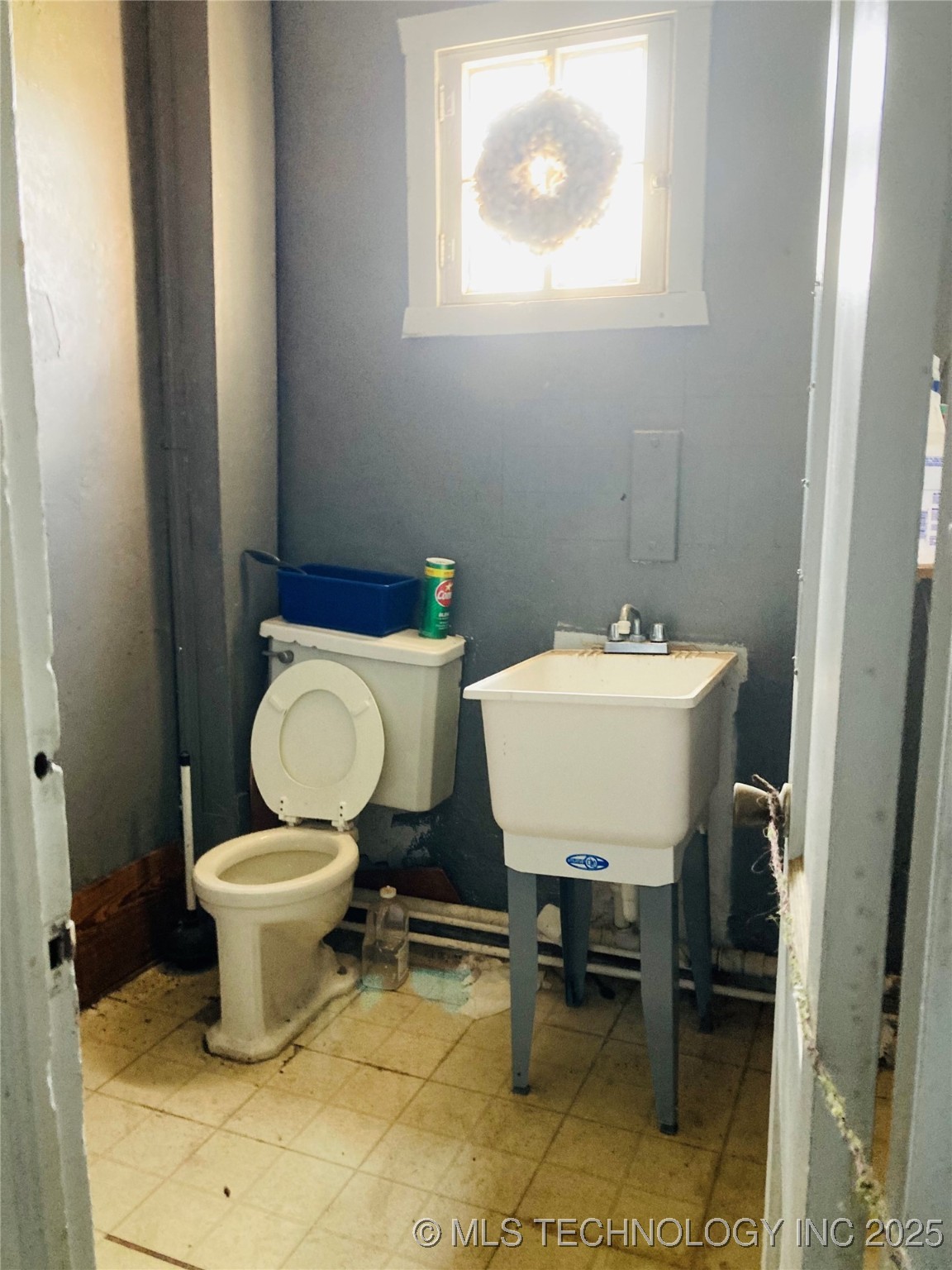 301 W Broadway Street Property Photo 9