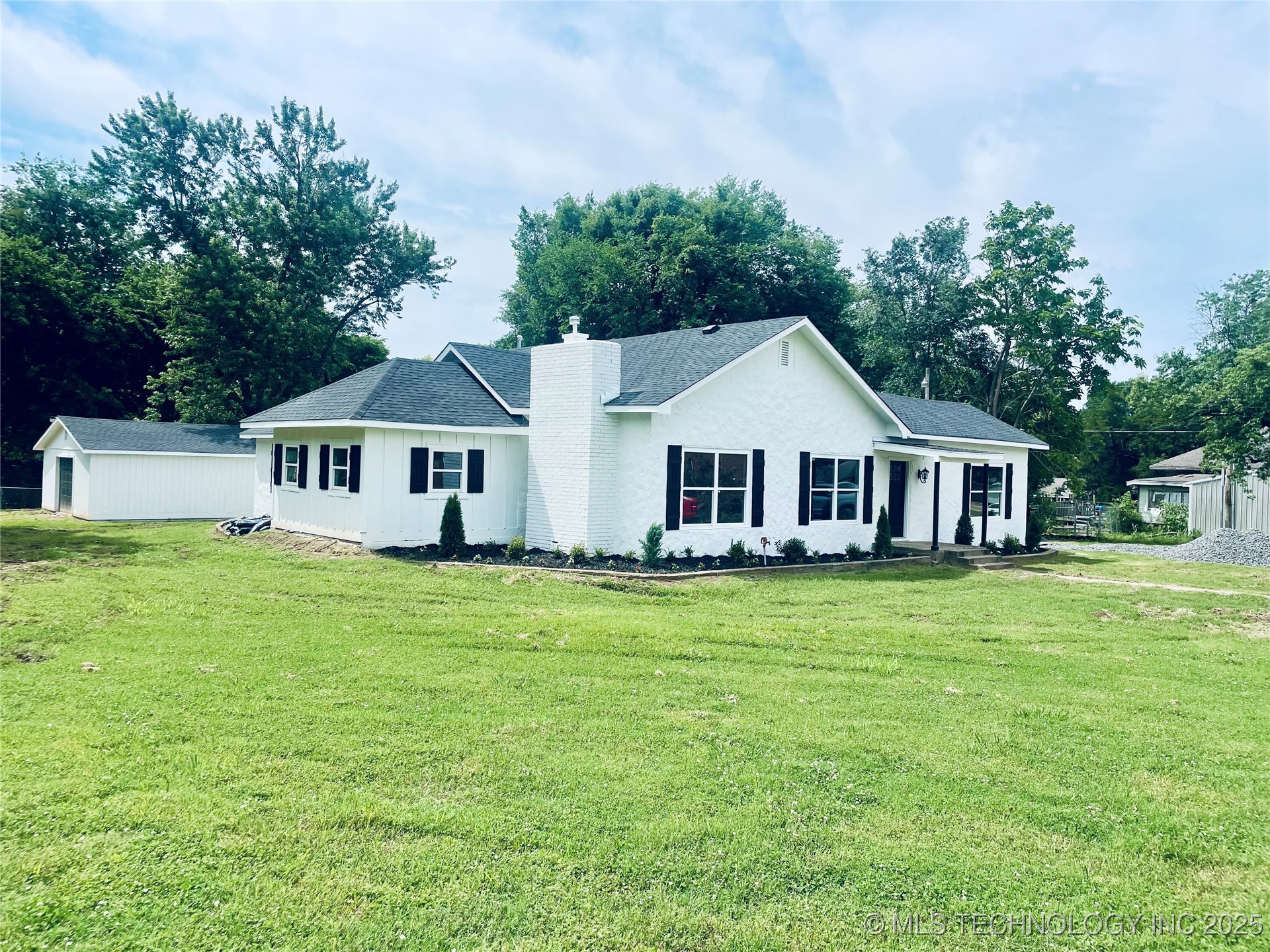 305 E Hickory Avenue Property Photo