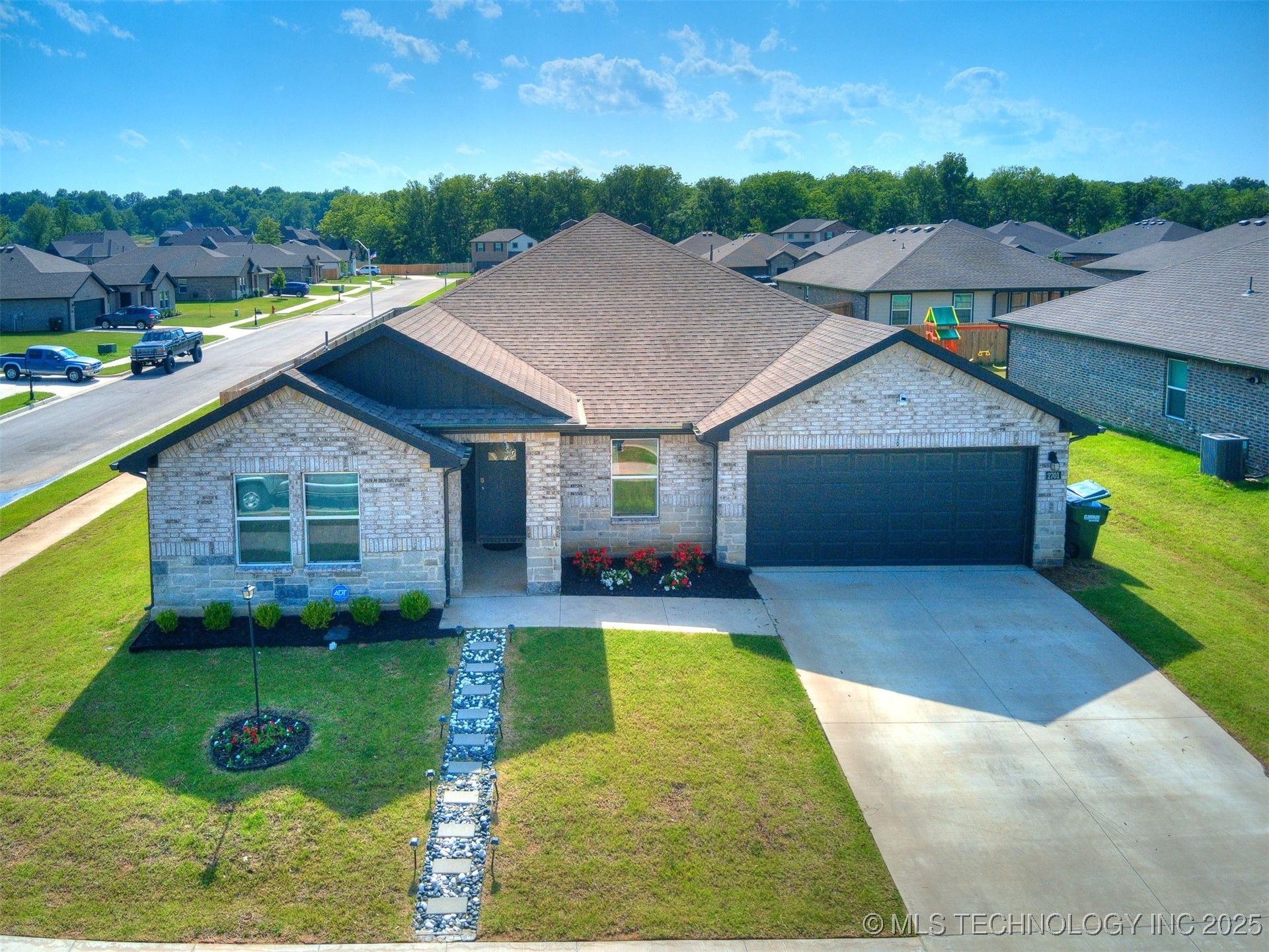 2701 Se Spring Creek Street Property Photo 2