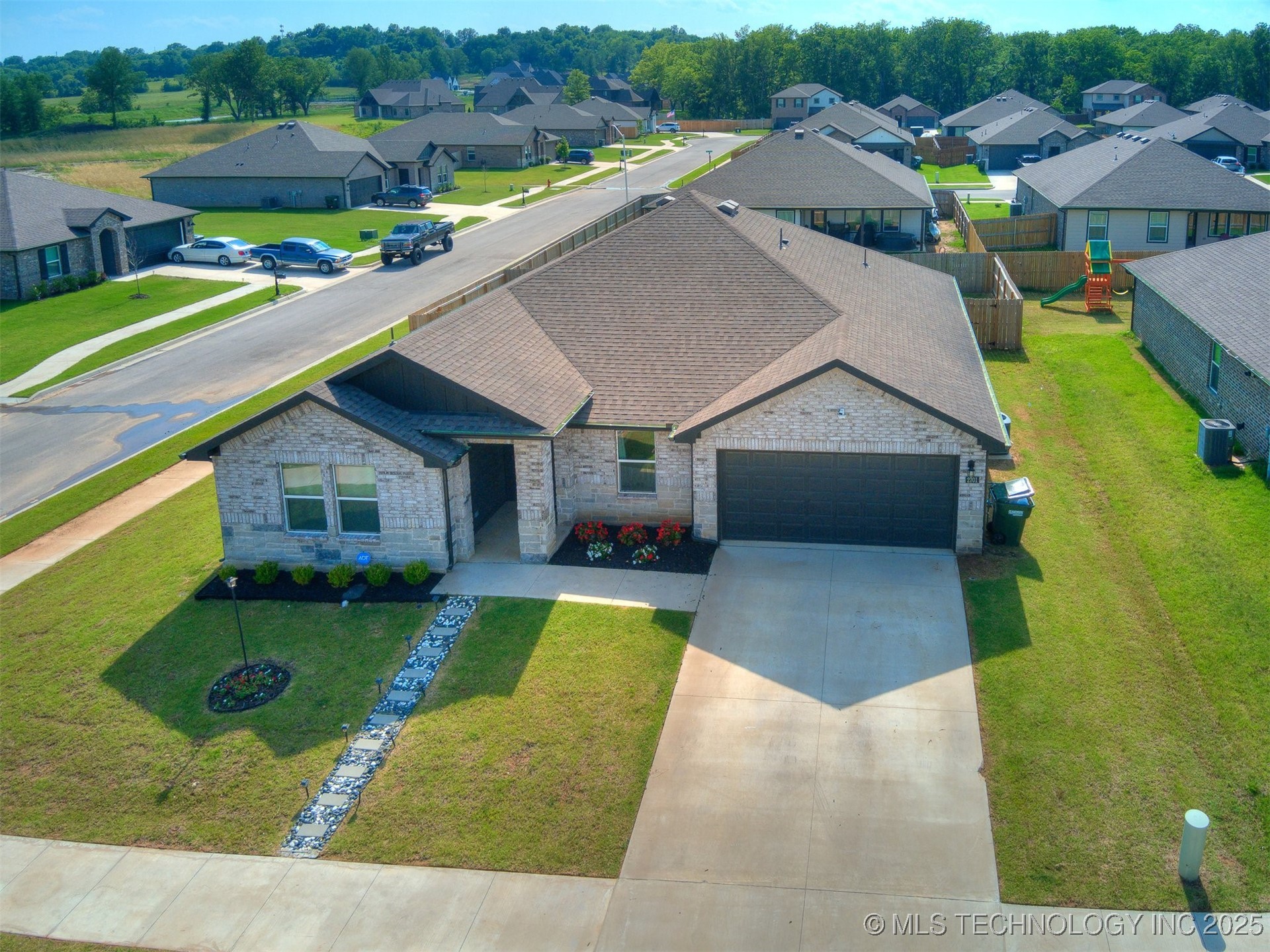 2701 Se Spring Creek Street Property Photo 3