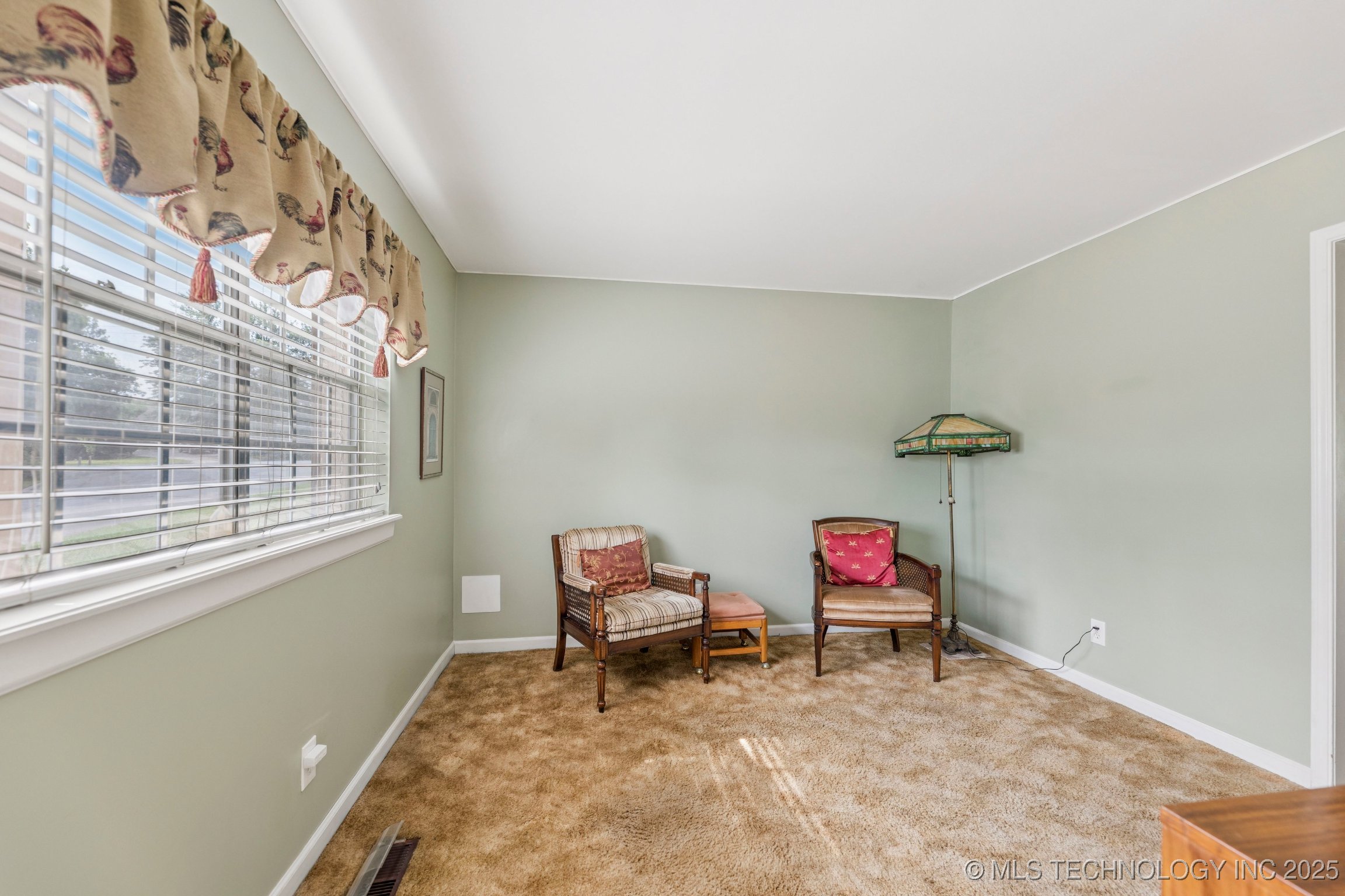 3524 S Lakewood Avenue Property Photo 7