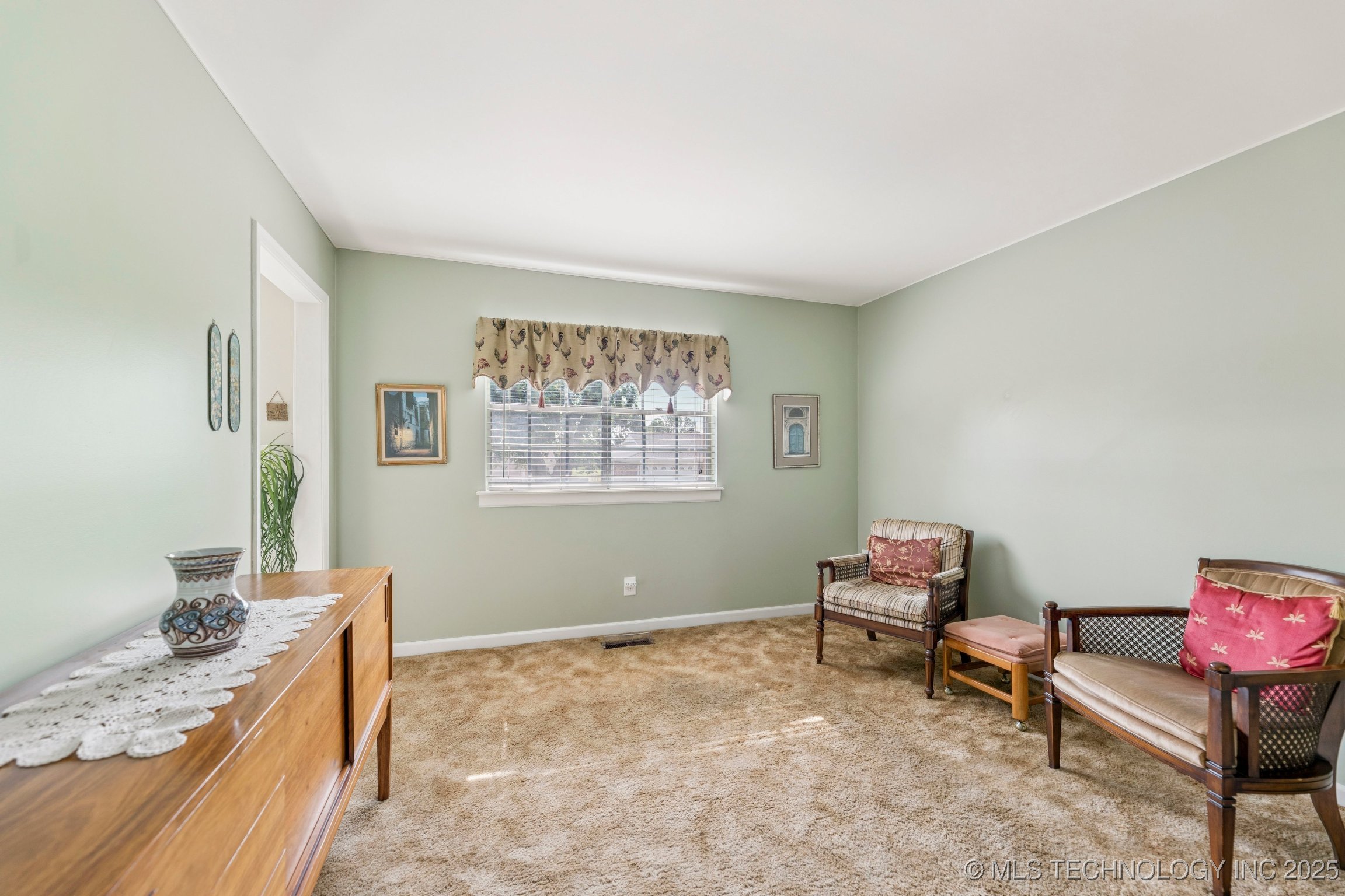 3524 S Lakewood Avenue Property Photo 8