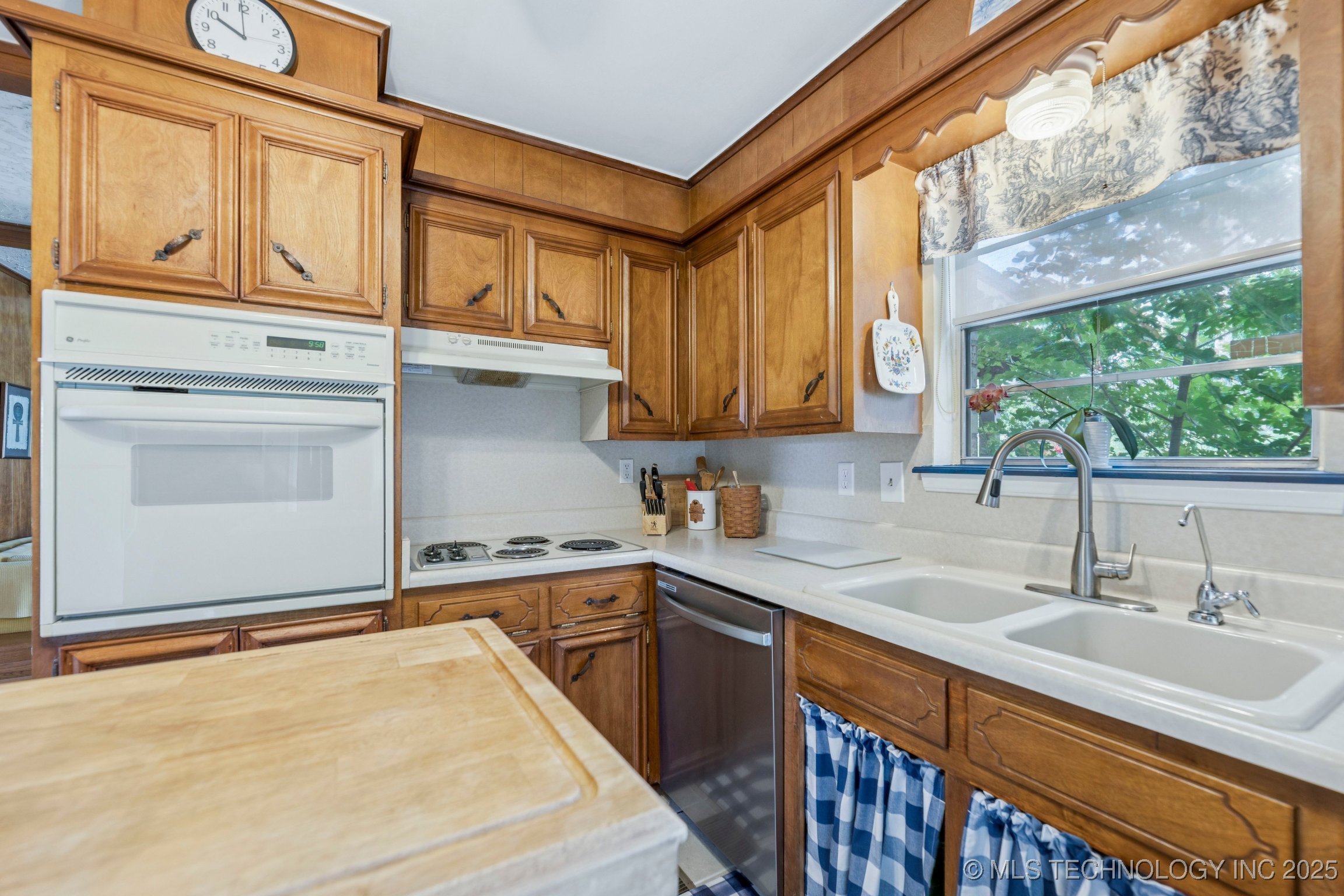 3524 S Lakewood Avenue Property Photo 12