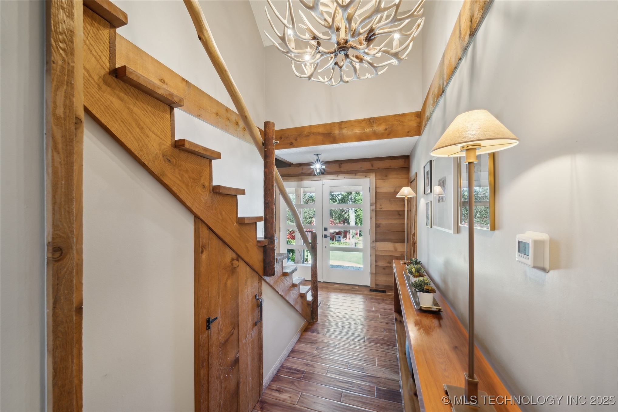 20119 E Willis Road Property Photo 5