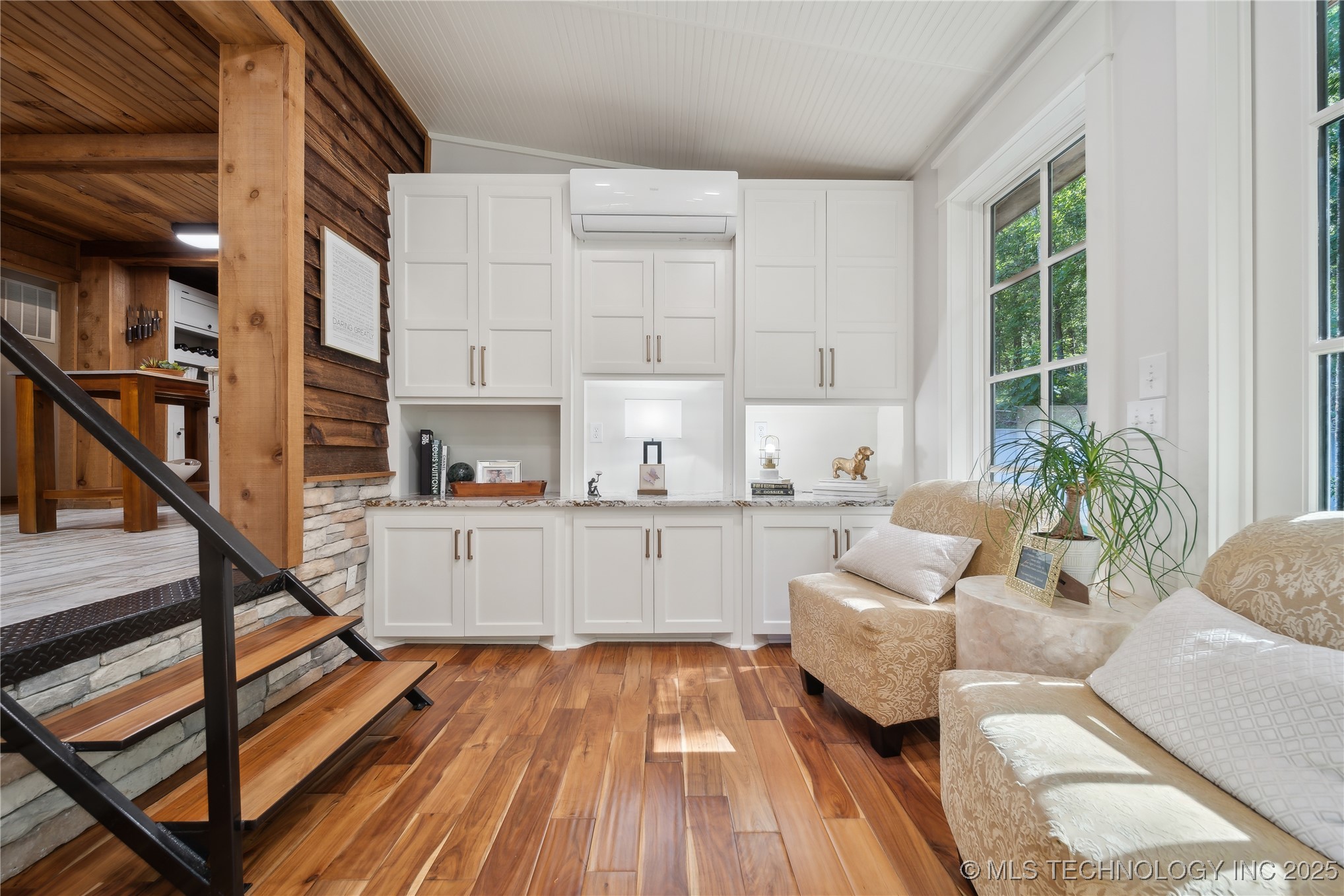20119 E Willis Road Property Photo 11
