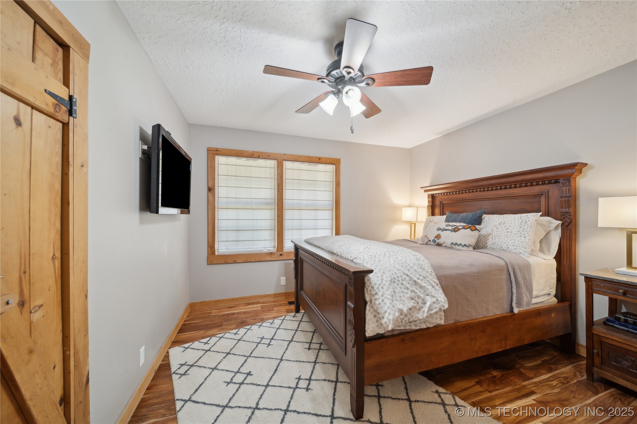 20119 E Willis Road Property Photo 13