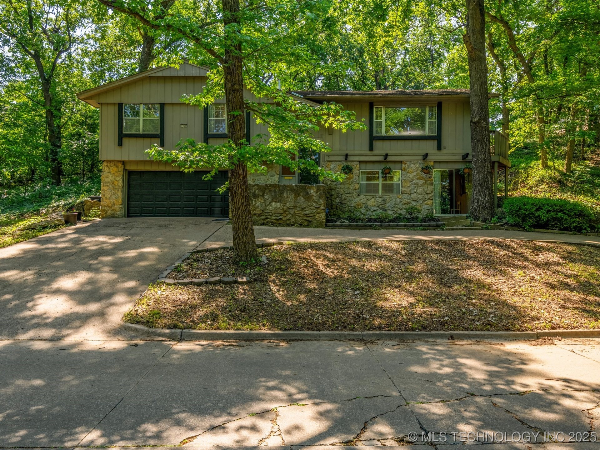 1800 Se Polaris Drive Property Photo 1