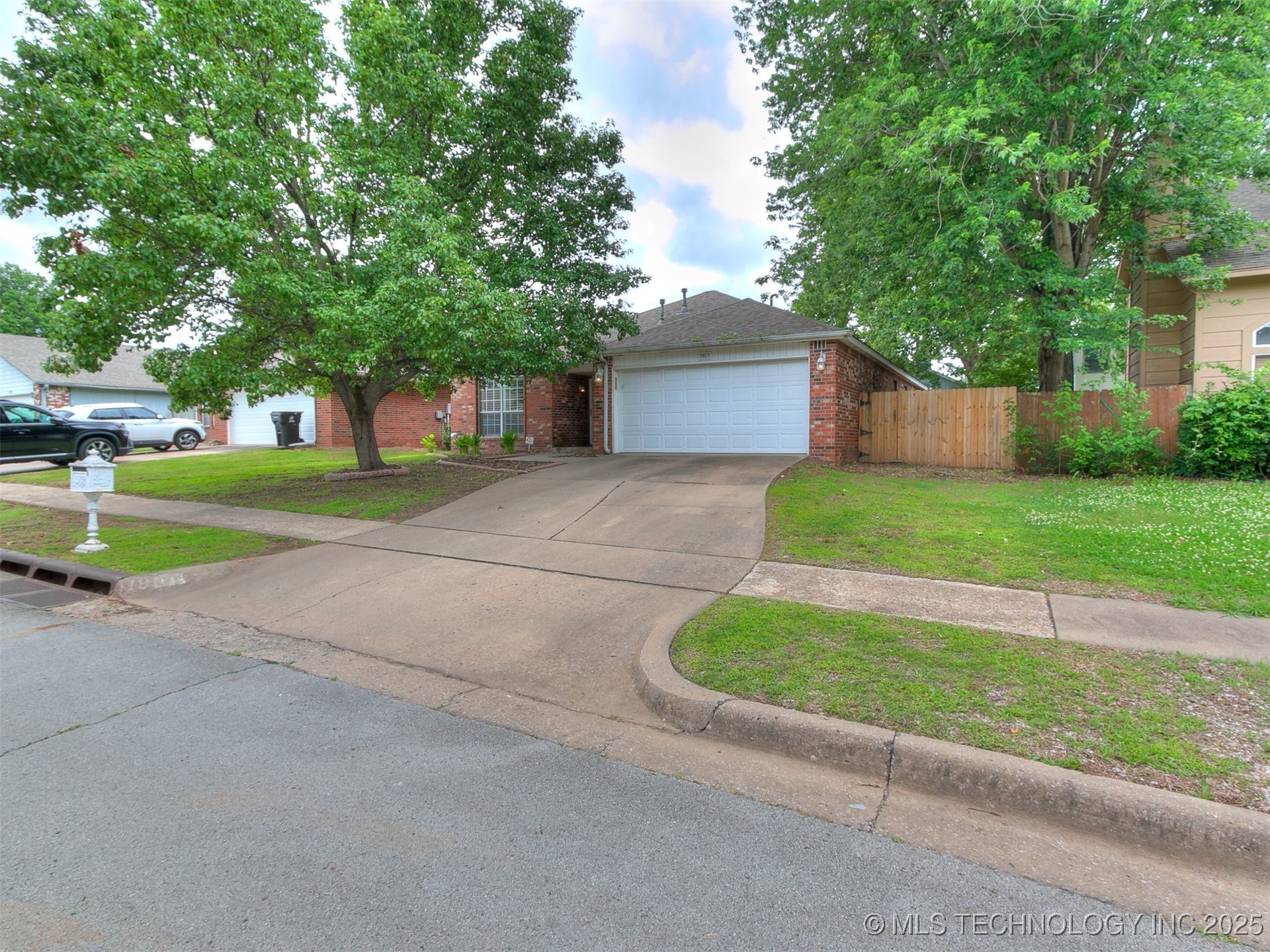 1801 W Fort Worth Street Property Photo 1