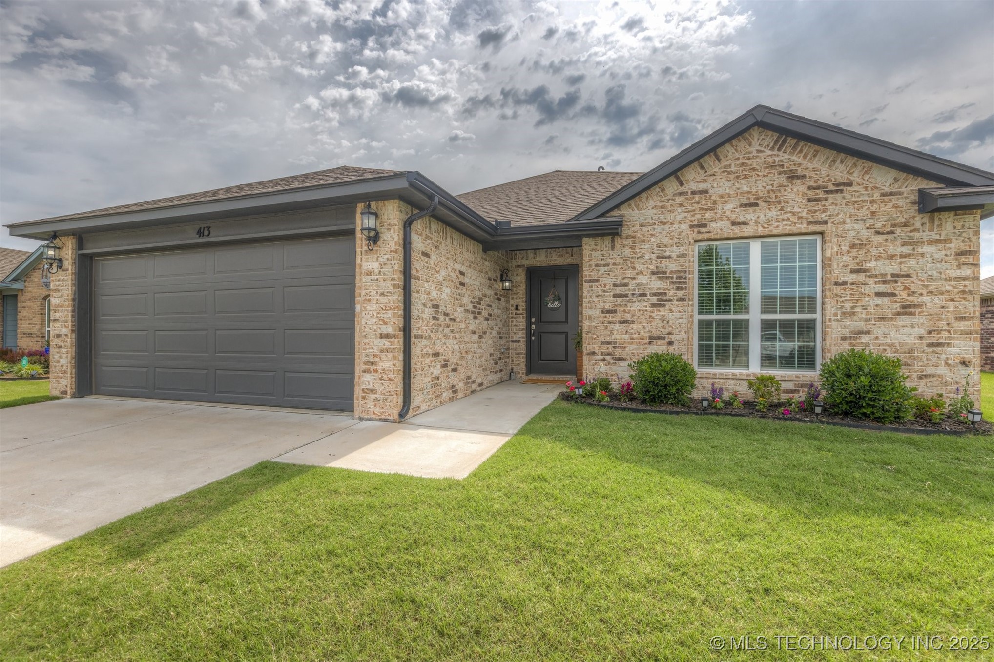 413 S 48th Court Property Photo 1
