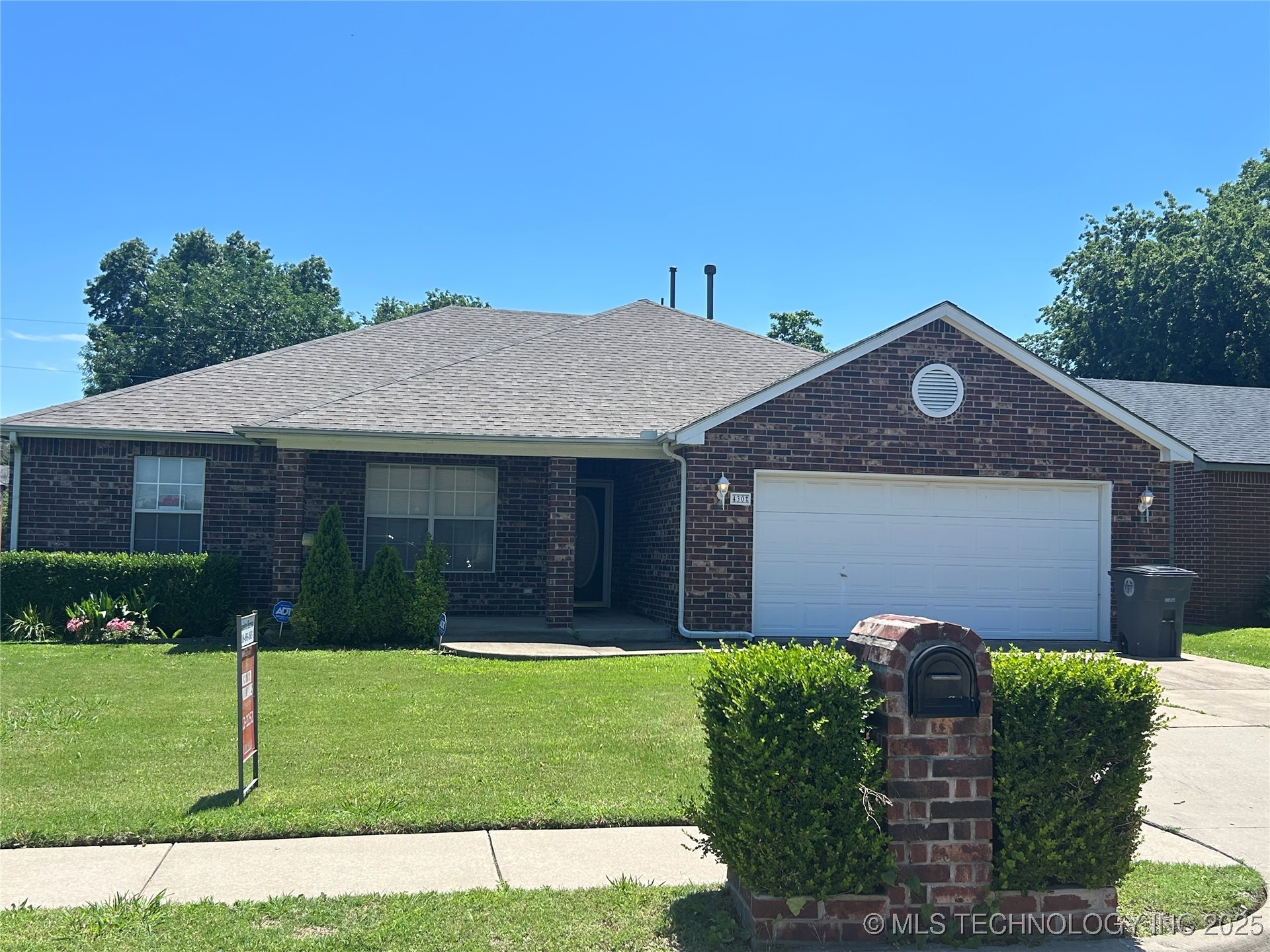 430 E Seminole Place Property Photo 1