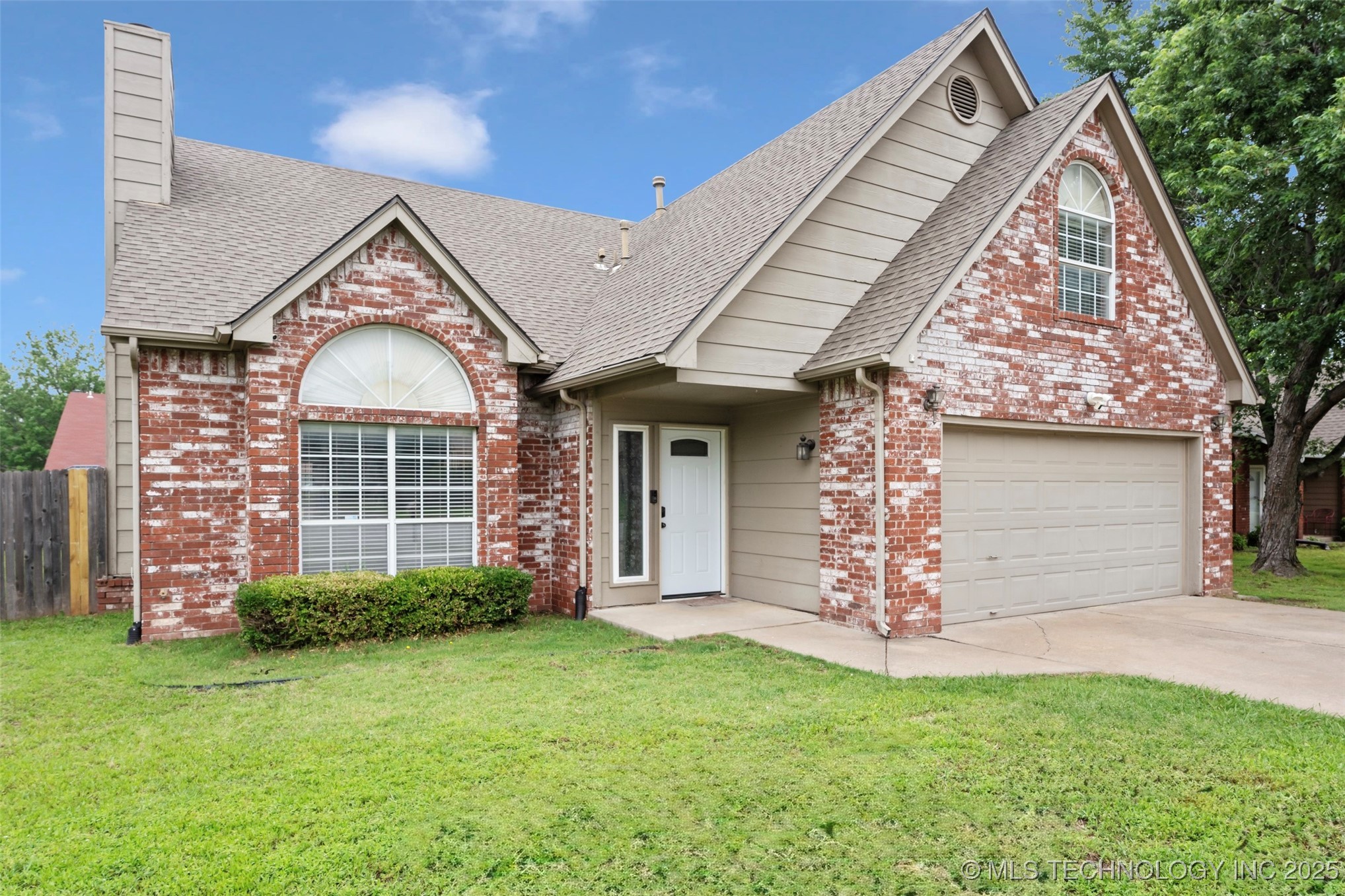 1802 S Fir Place Property Photo 1