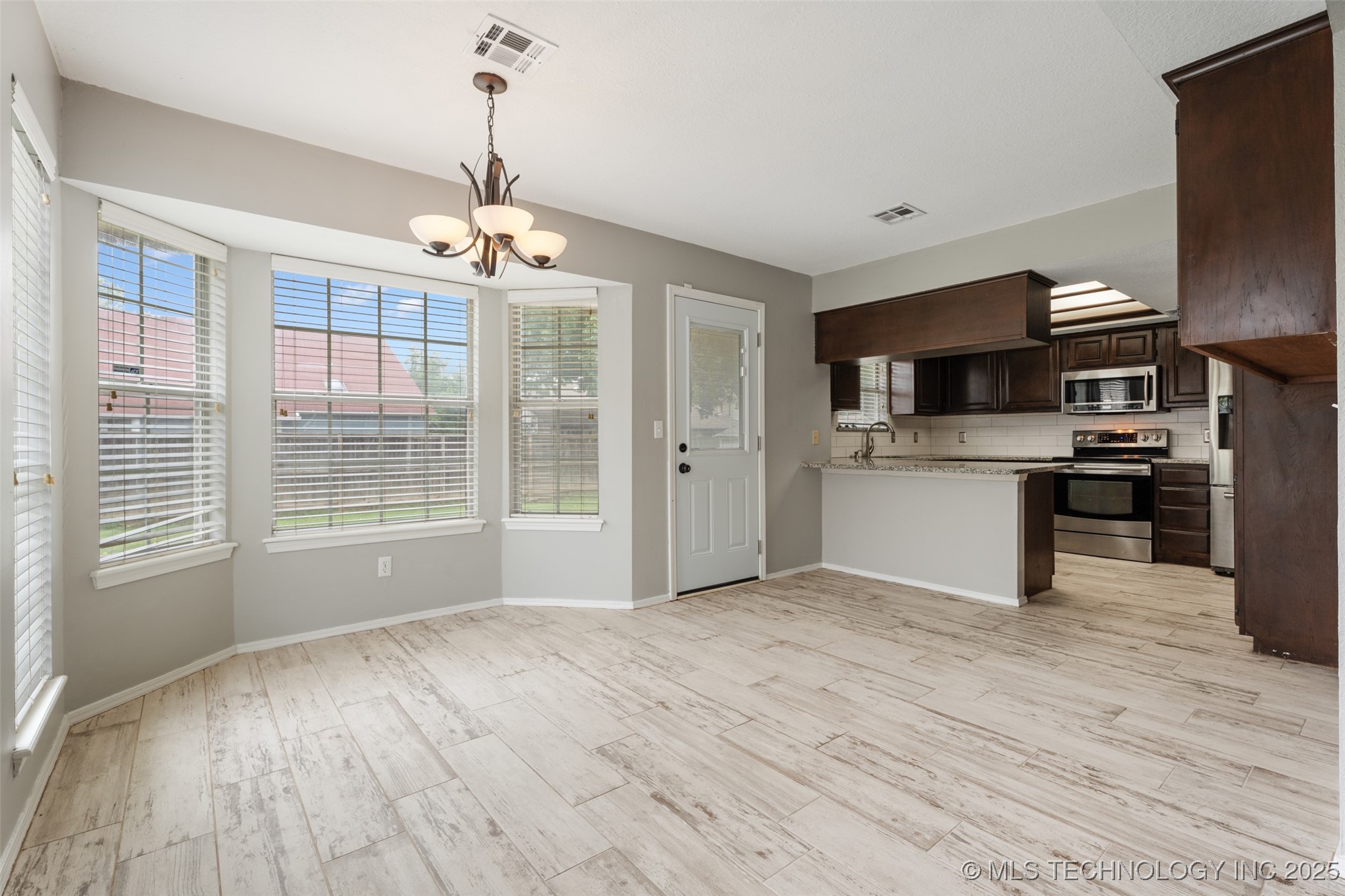 1802 S Fir Place Property Photo 9