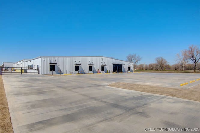 11160 S 225th East Avenue Property Photo 3