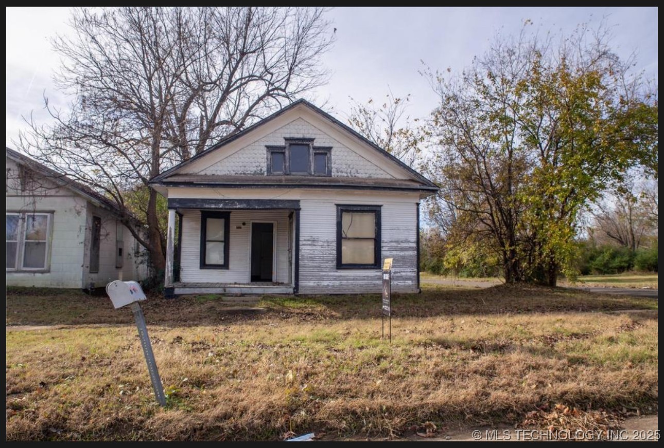 425 W Southside Boulevard Property Photo 1