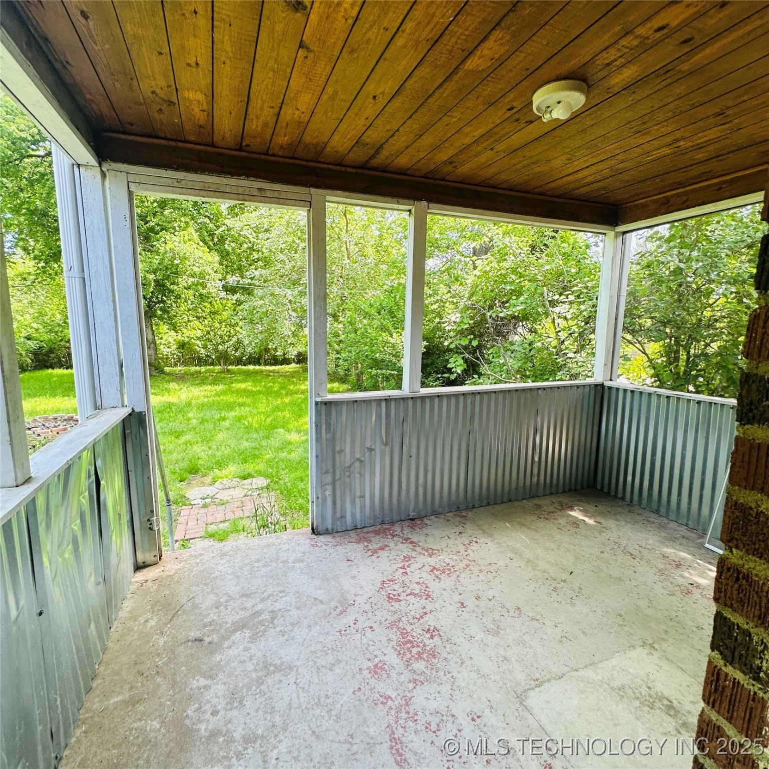 141 N College Avenue Property Photo 24