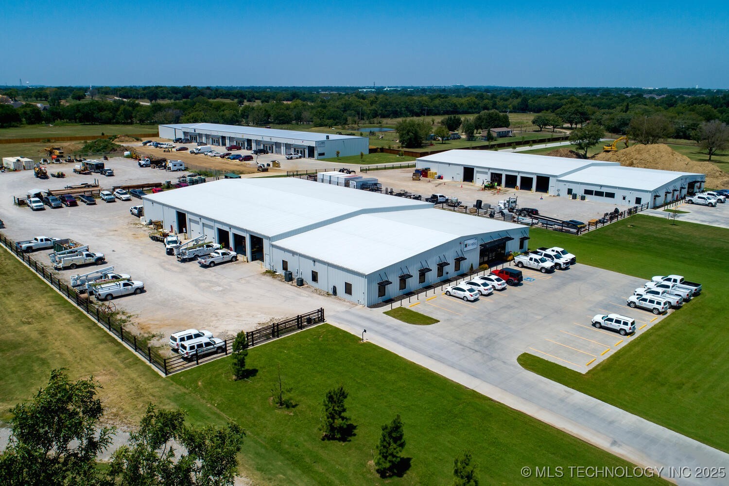 11200 S 225th East Avenue Property Photo 3