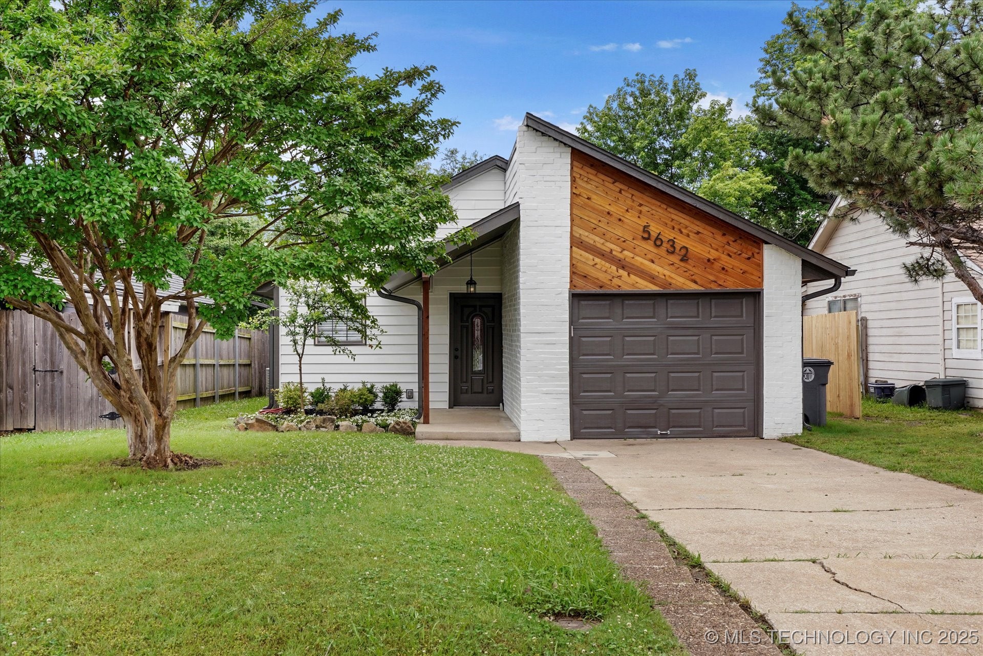 5632 S Waco Avenue Property Photo 1