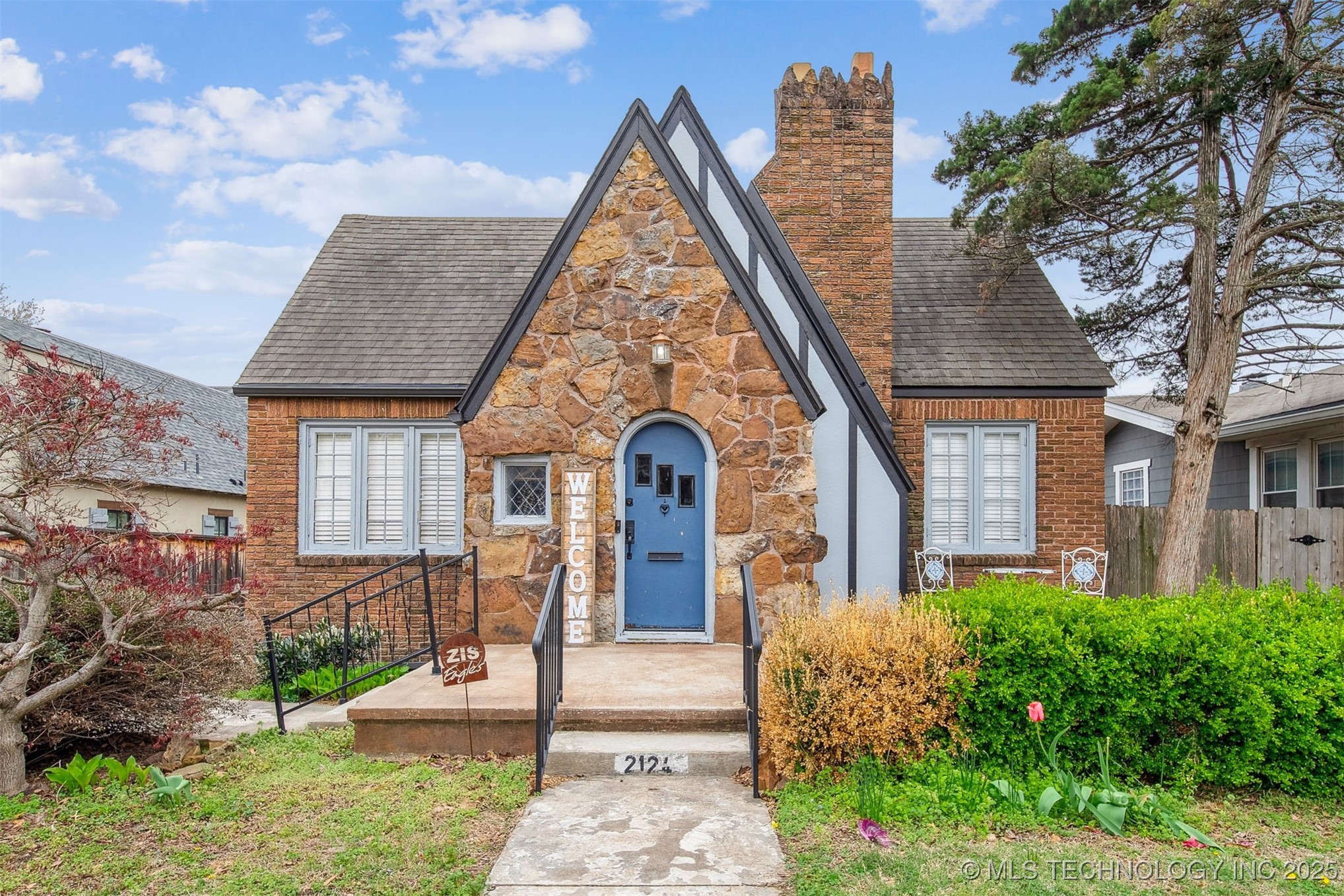 2124 E 19th Street Property Photo