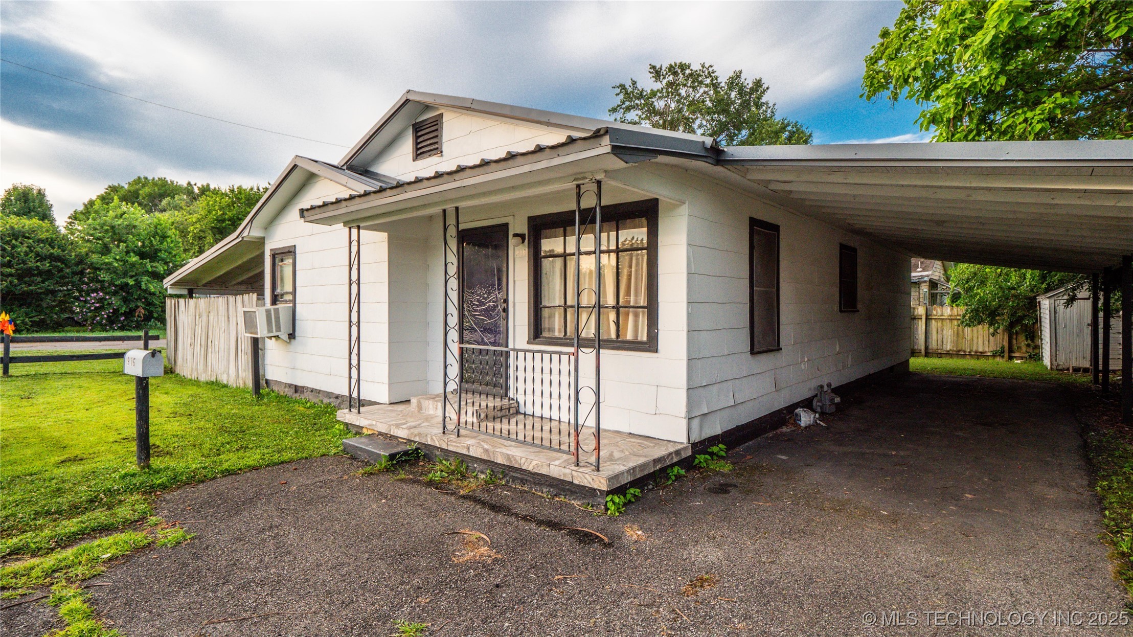916 E Kiowa Avenue Property Photo