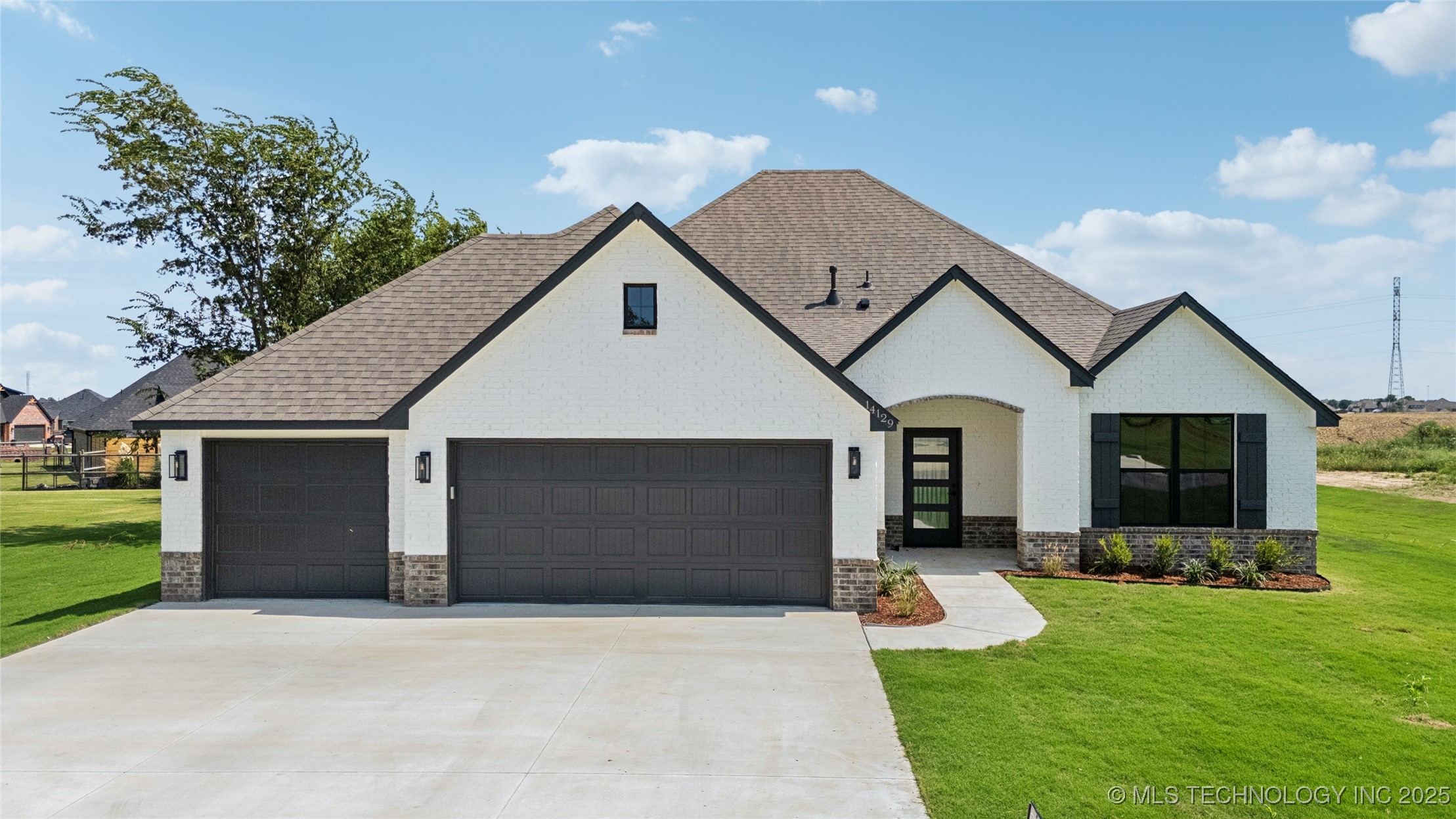 14129 N 54th East Avenue Property Photo 2