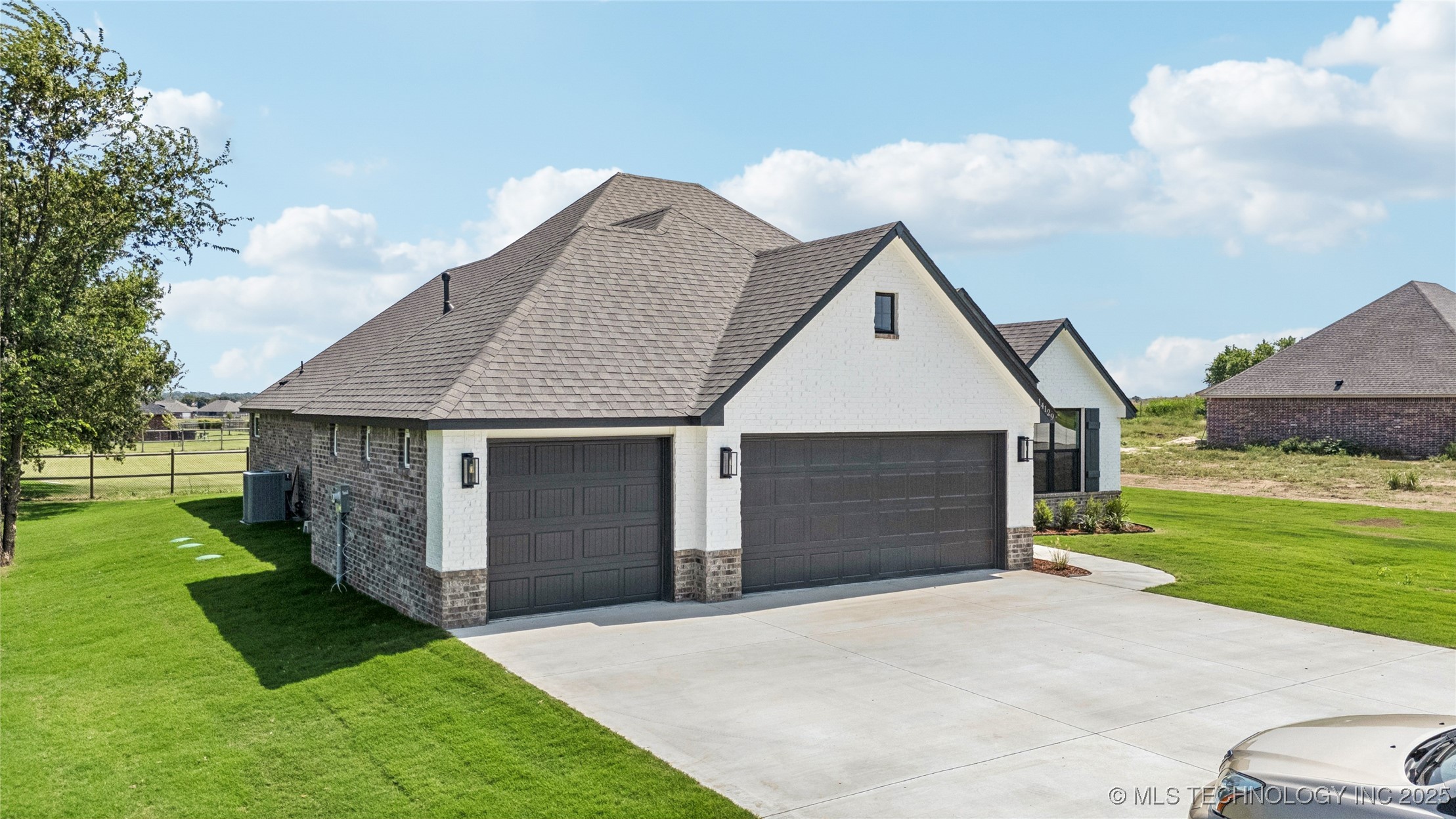 14129 N 54th East Avenue Property Photo 4