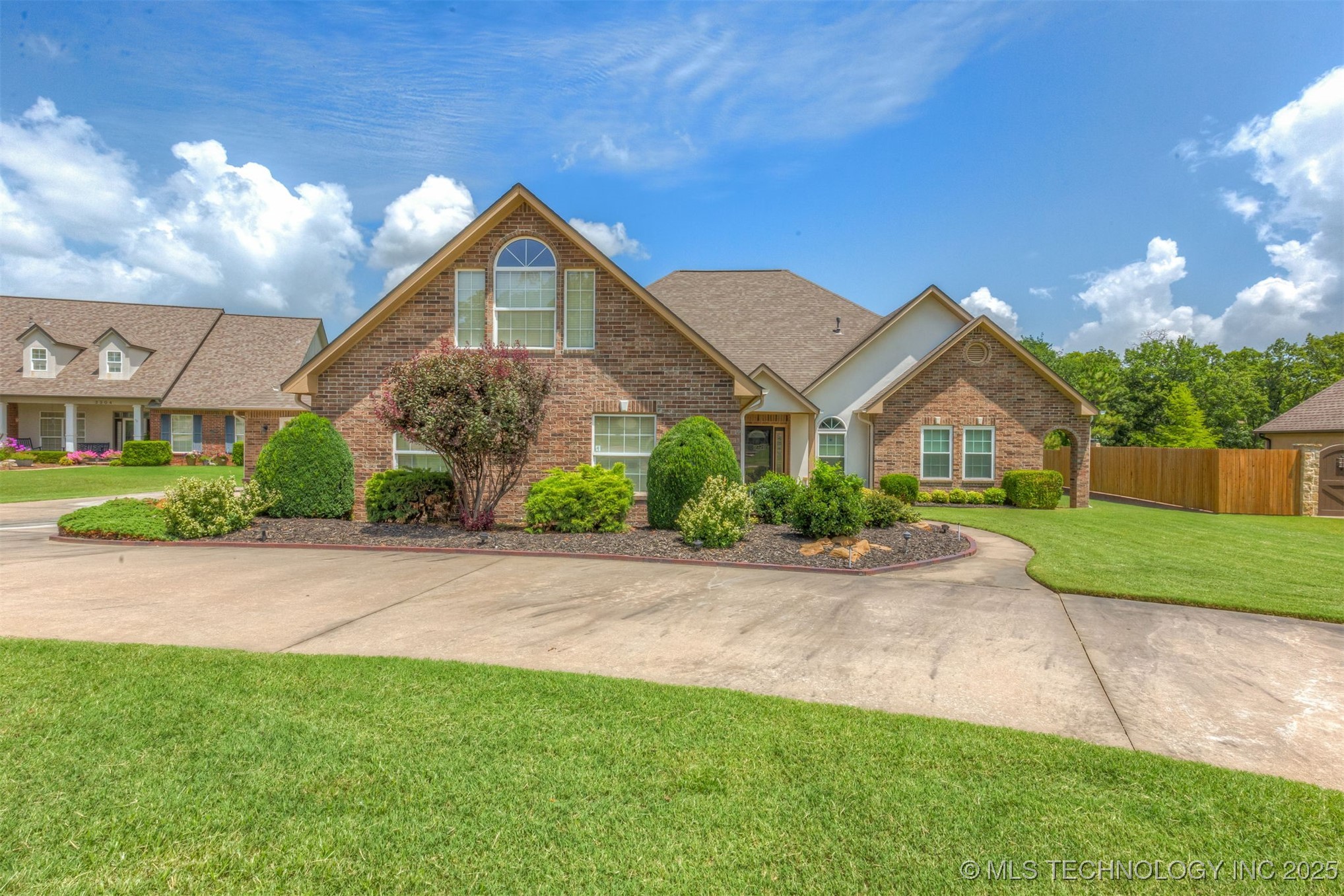 3302 Callaway Drive Property Photo 1