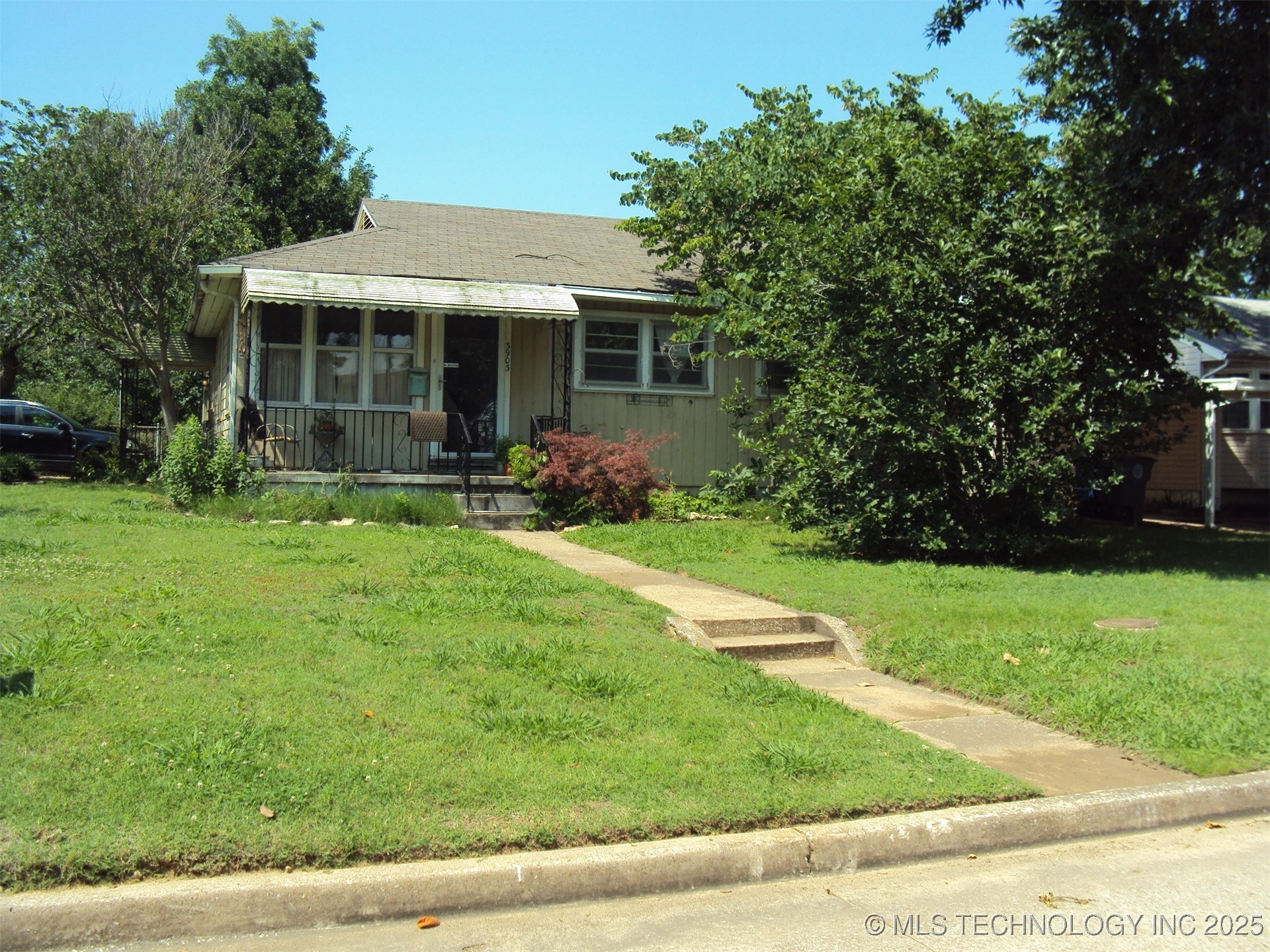3903 E 34th Street Property Photo 1