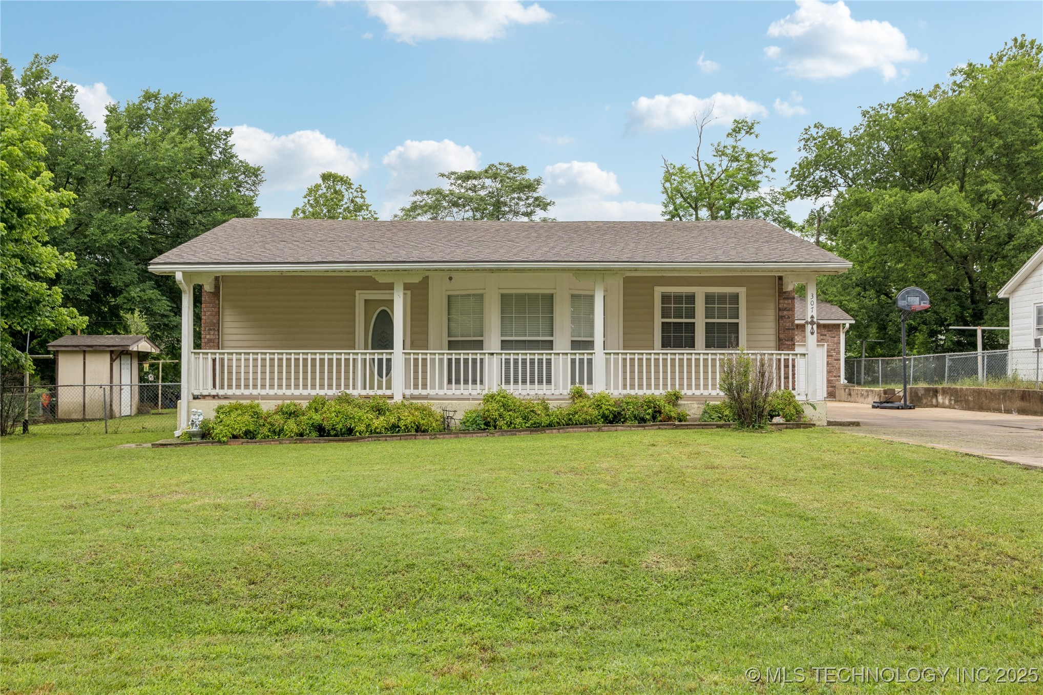 307 S Cherokee Property Photo 1