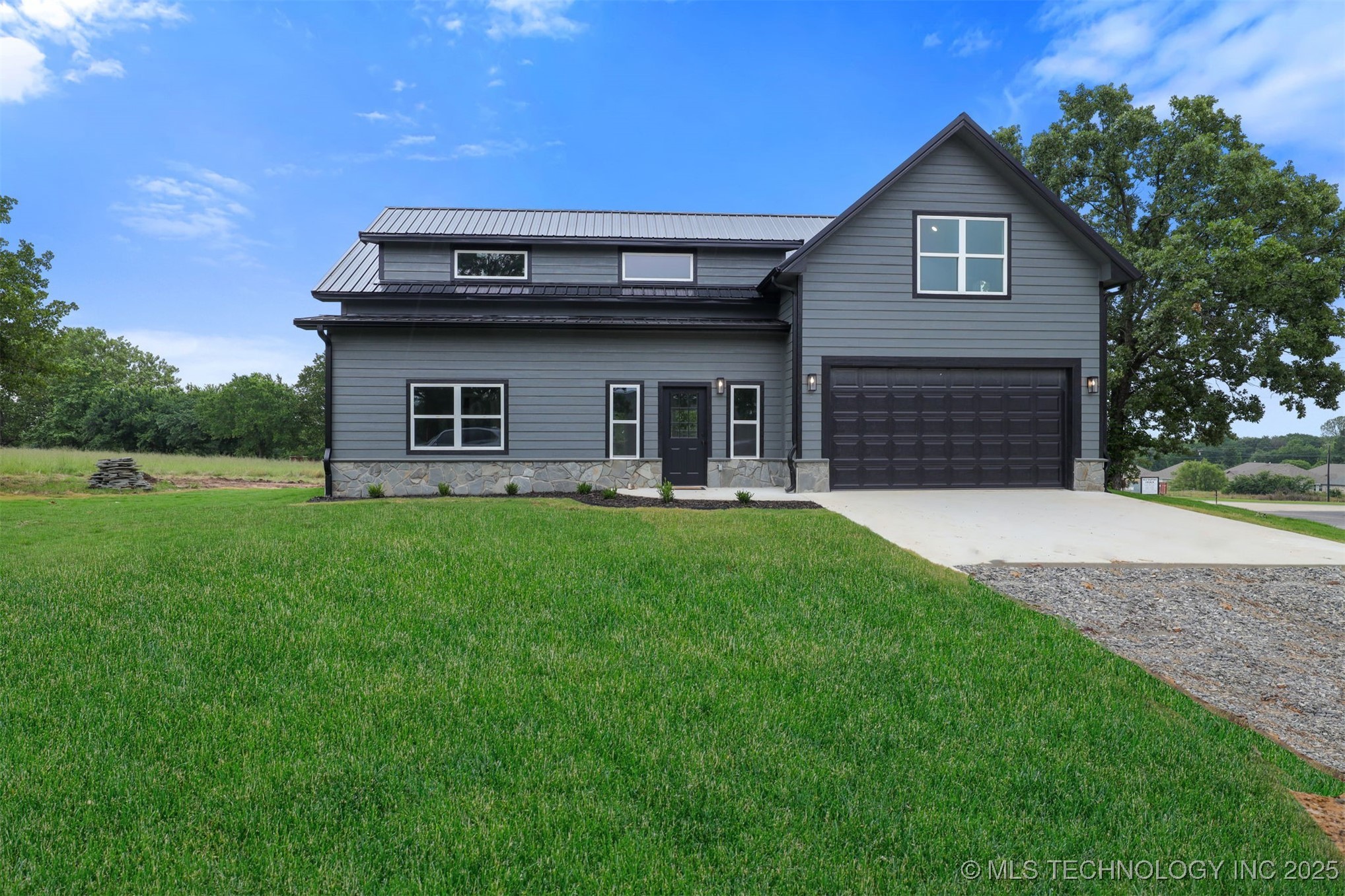 491 2nd Street Property Photo 1