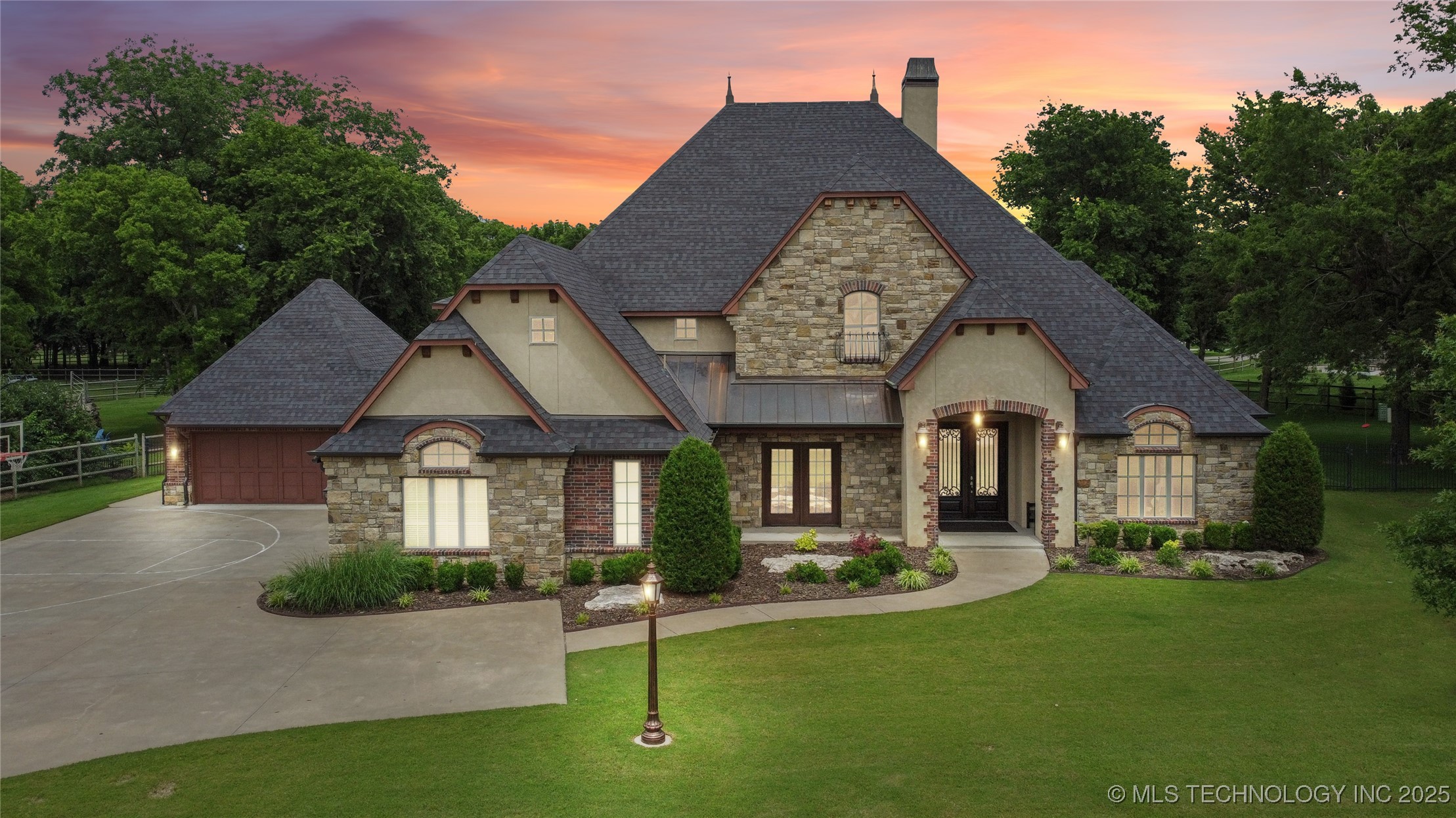 6941 Greenbriar Drive Property Photo 1