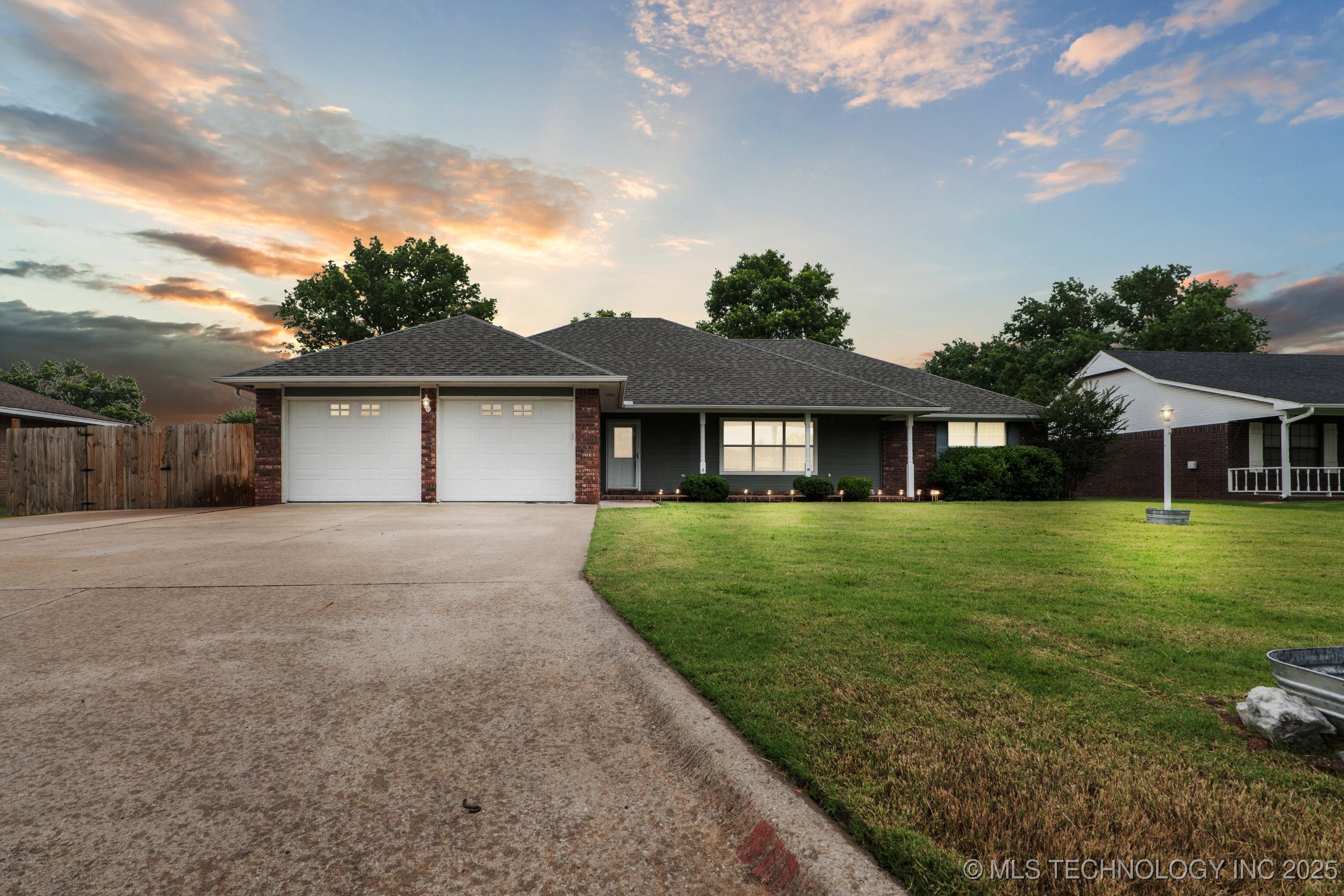 617 Ridgewood Drive Property Photo 1