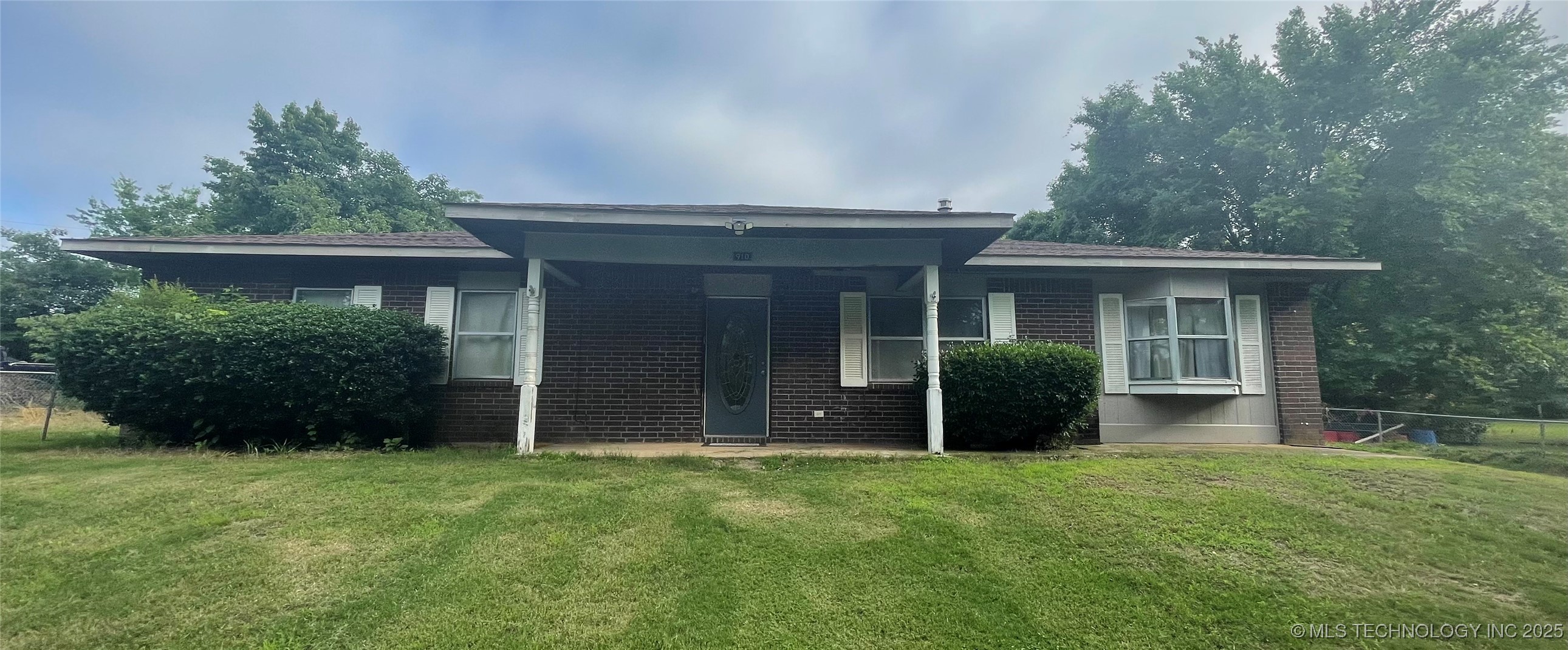 910 Race Street Property Photo 1