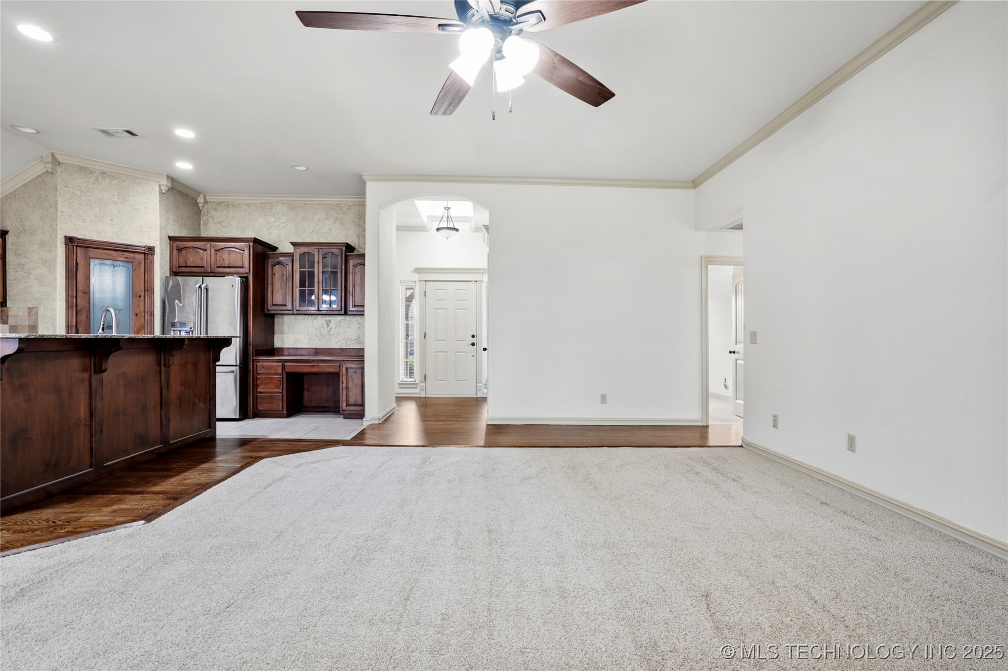400 E Fargo Street Property Photo 6